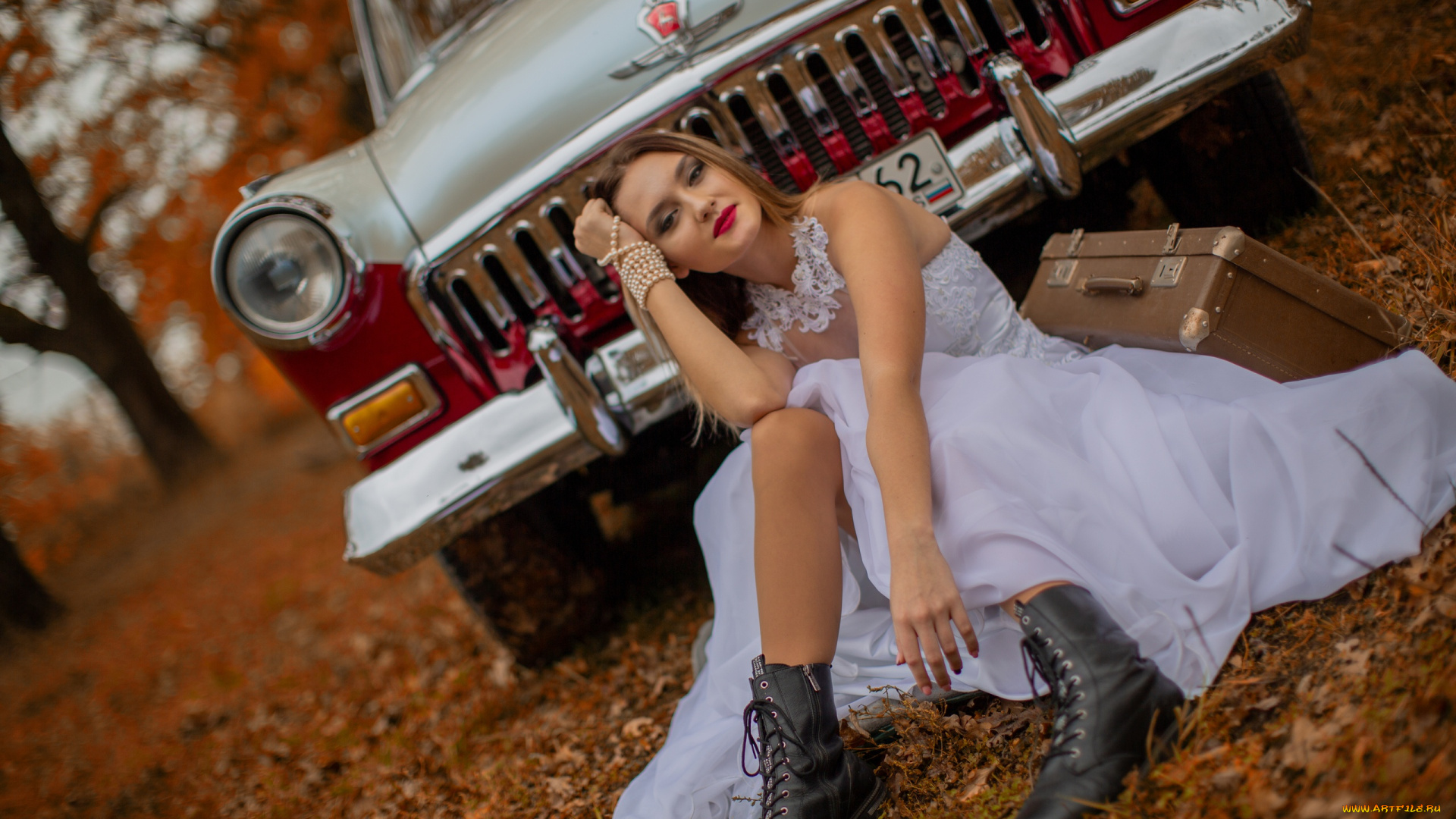 девушка, и, авто, автомобили, -авто, с, девушками, девушка, женщина, шатенка, темноволосая, сексуальная, модель, звезда, позирует, разная, обувь, верхняя, стильная, одежда, нижнее, эротическое, бельё, трусы, лифчик, колготки, чулки, аксессуары, макияж, и, множество, элементов, на, фотографии