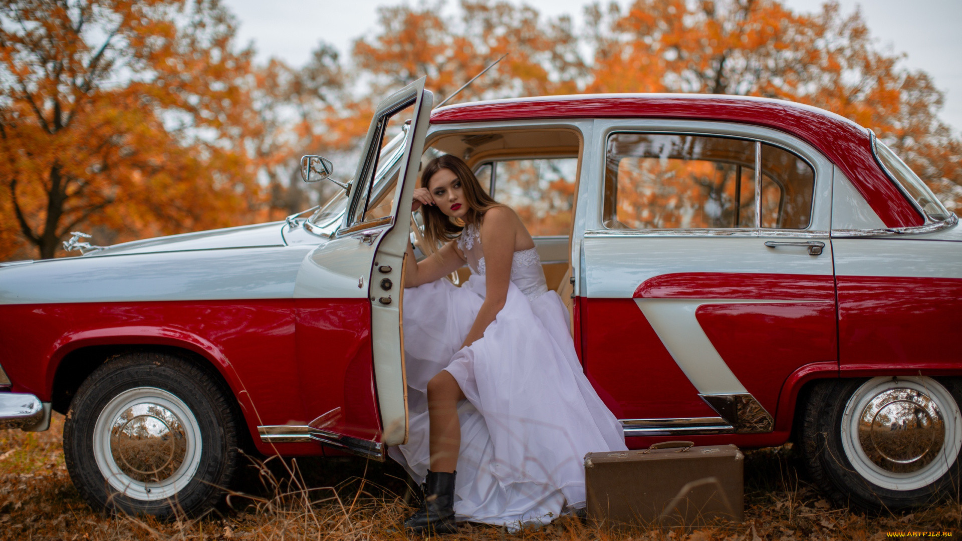 девушка, и, авто, автомобили, -авто, с, девушками, девушка, женщина, шатенка, темноволосая, сексуальная, модель, звезда, позирует, разная, обувь, верхняя, стильная, одежда, нижнее, эротическое, бельё, трусы, лифчик, колготки, чулки, аксессуары, макияж, и, множество, элементов, на, фотографии