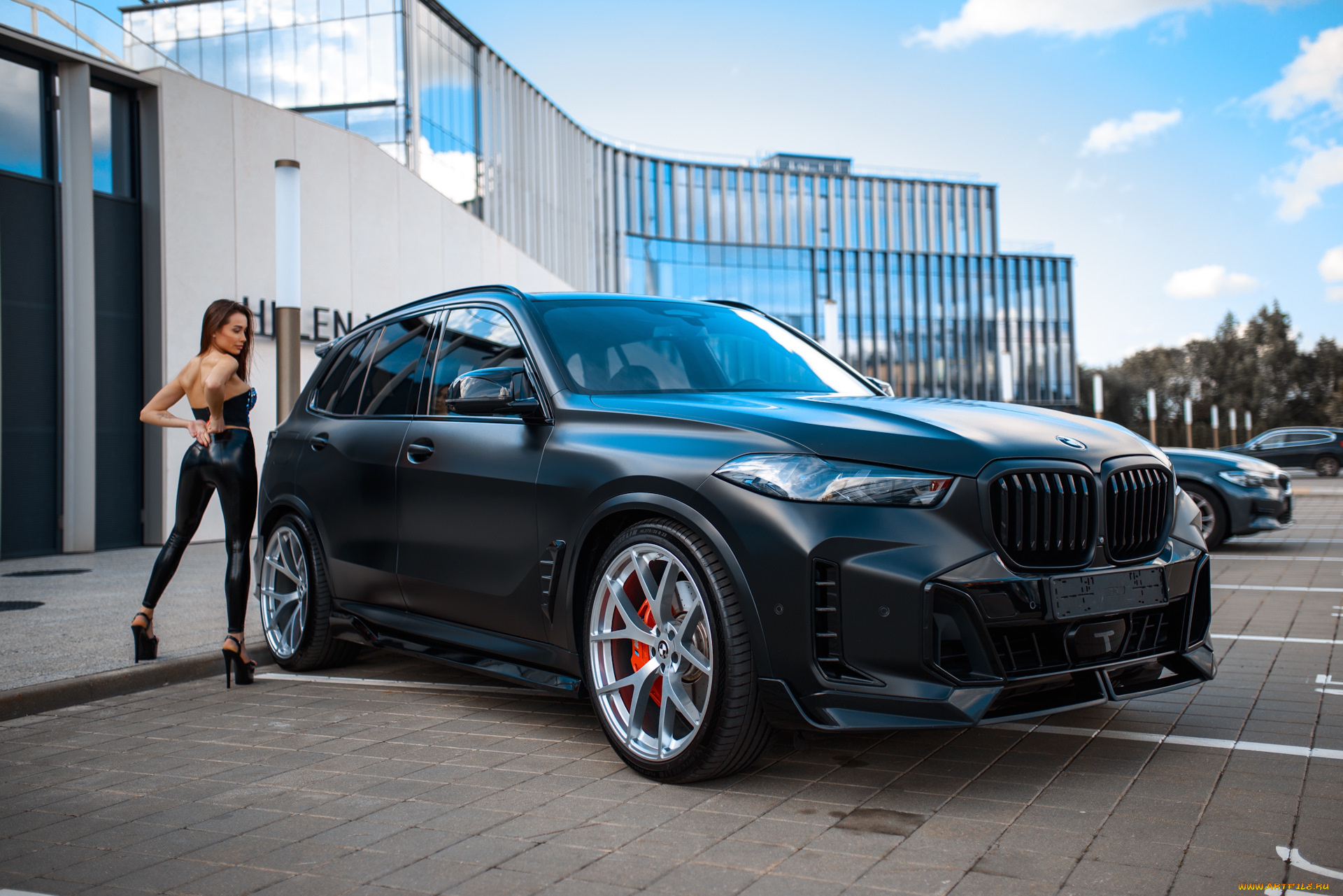 девушка, и, авто, автомобили, -авто, с, девушками, девушка, женщина, брюнетка, темноволосая, сексуальная, модель, звезда, позирует, разная, обувь, верхняя, стильная, одежда, нижнее, эротическое, бельё, трусы, лифчик, колготки, чулки, аксессуары, макияж, и, множество, элементов, на, фотографии