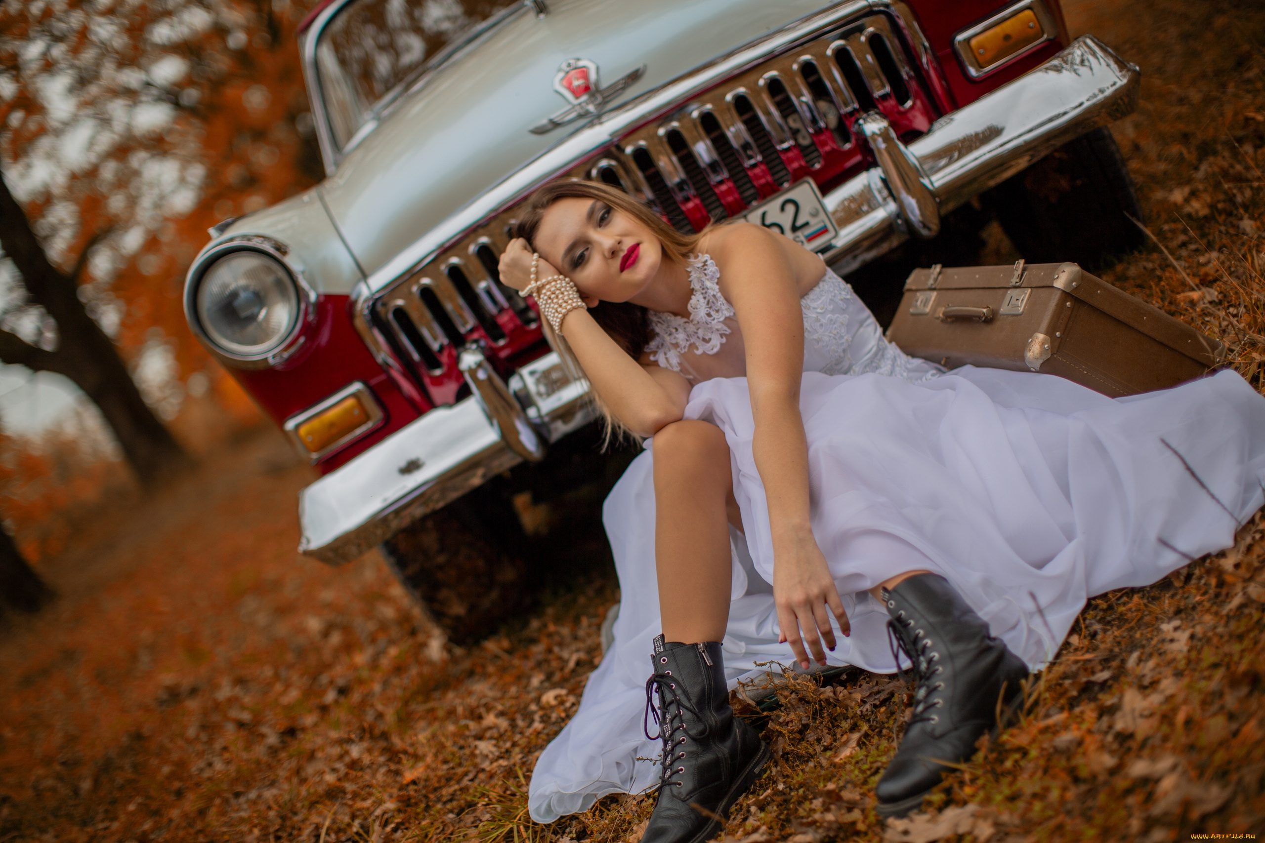 девушка, и, авто, автомобили, -авто, с, девушками, девушка, женщина, шатенка, темноволосая, сексуальная, модель, звезда, позирует, разная, обувь, верхняя, стильная, одежда, нижнее, эротическое, бельё, трусы, лифчик, колготки, чулки, аксессуары, макияж, и, множество, элементов, на, фотографии