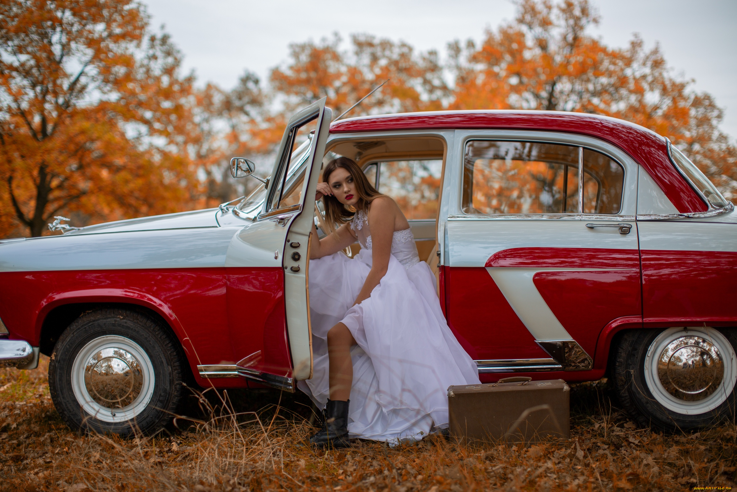 девушка, и, авто, автомобили, -авто, с, девушками, девушка, женщина, шатенка, темноволосая, сексуальная, модель, звезда, позирует, разная, обувь, верхняя, стильная, одежда, нижнее, эротическое, бельё, трусы, лифчик, колготки, чулки, аксессуары, макияж, и, множество, элементов, на, фотографии