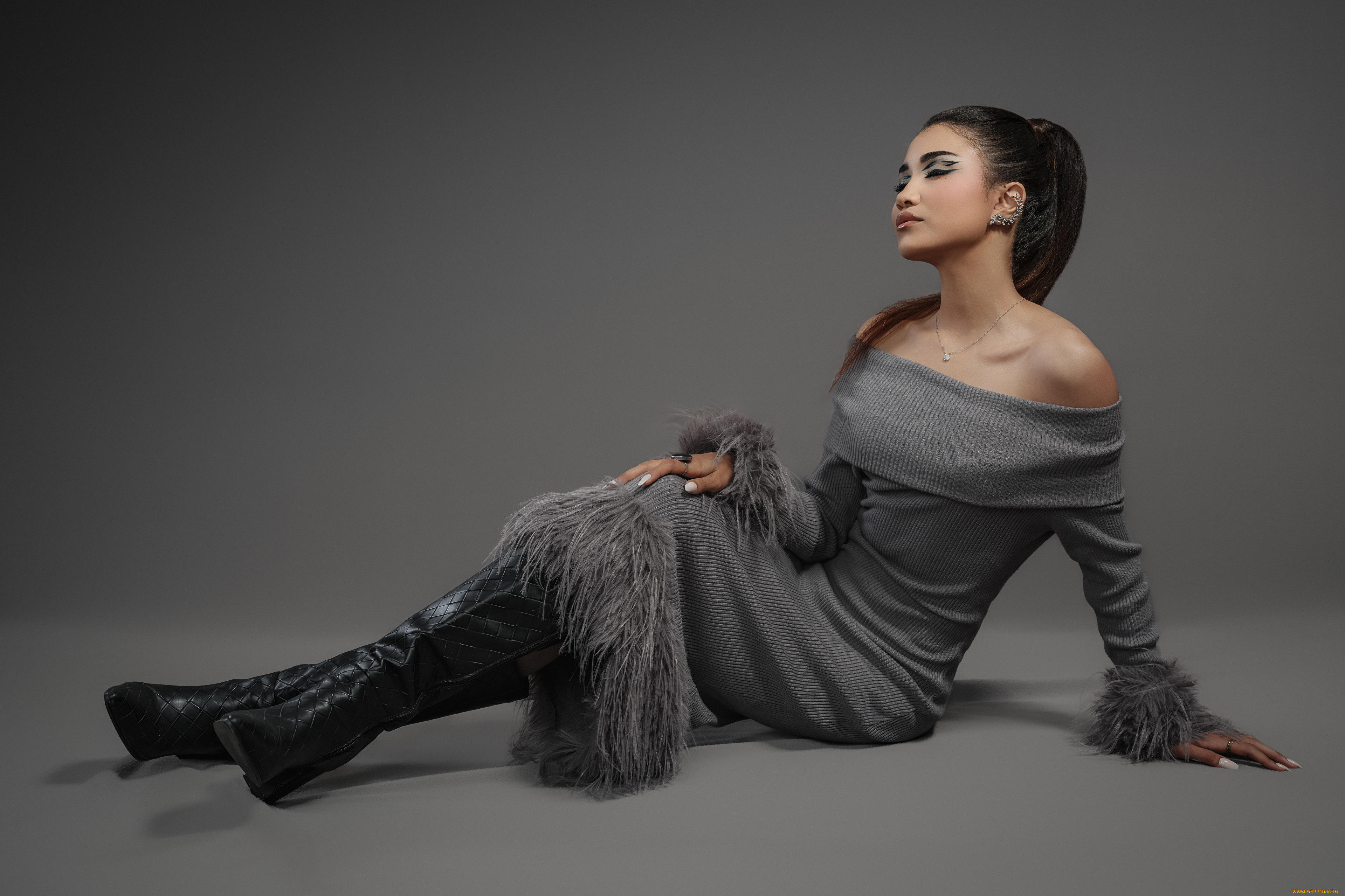 азиатская, красота, девушки, -, азиатки, девушка, женщина, брюнетка, темноволосая, сексуальная, модель, звезда, позирует, разная, обувь, верхняя, стильная, одежда, нижнее, эротическое, бельё, трусы, лифчик, колготки, чулки, аксессуары, макияж, и, множество, элементов, на, фотографии