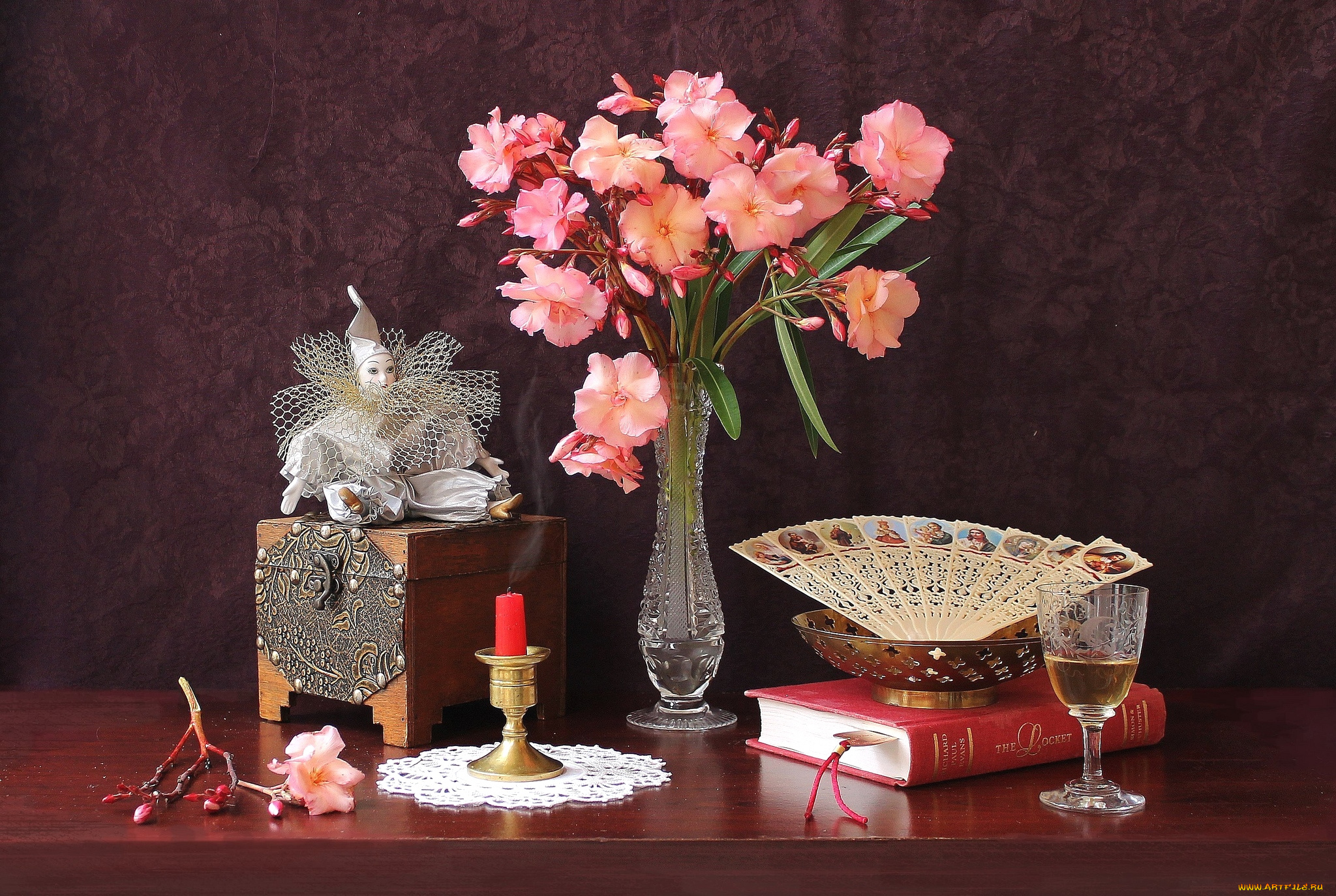 цветы, олеандры, веер, книга, свеча, кукла