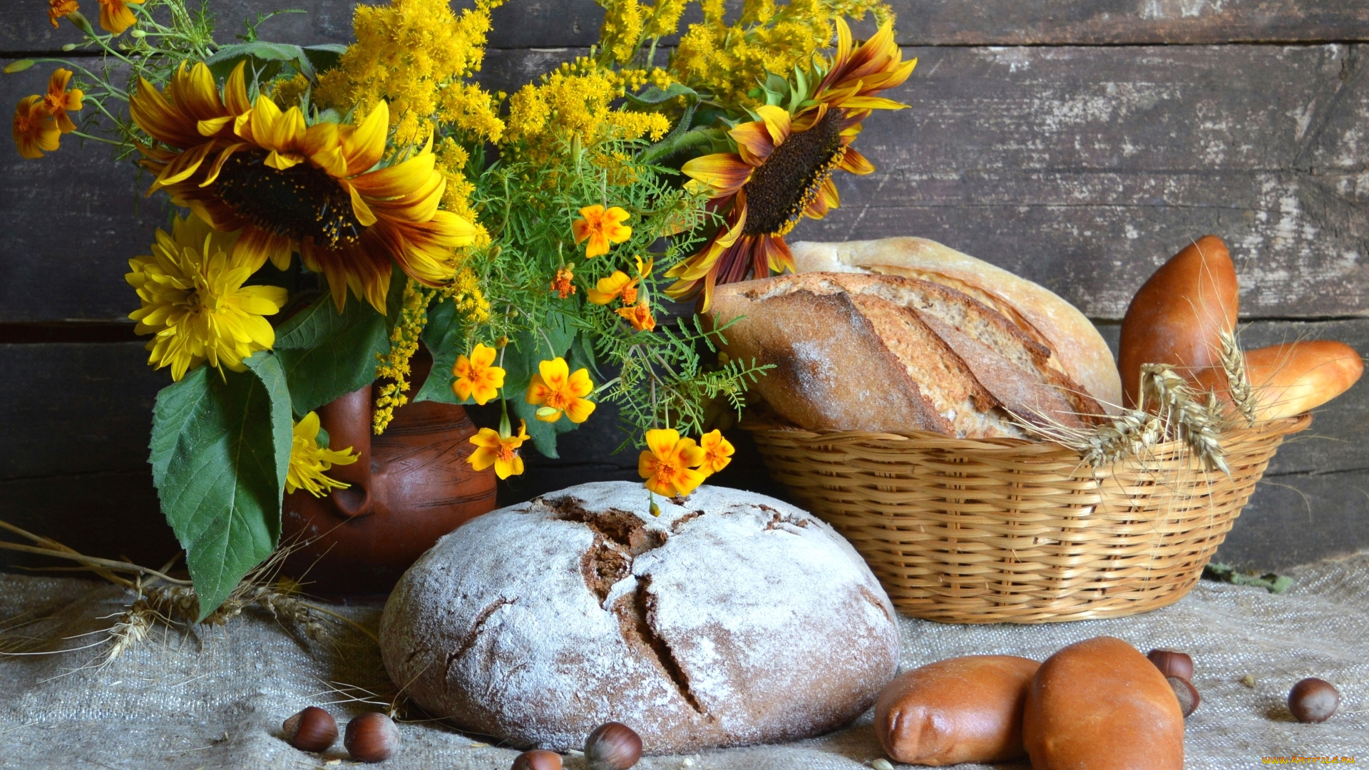 еда, хлеб, , выпечка, натюрморт, орехи, пирожки, бархатцы, рудбекия, фундук, подсолнухи