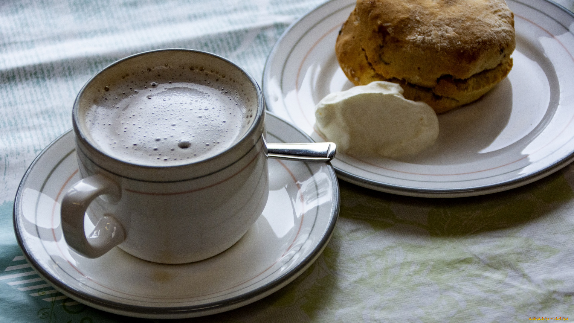 еда, кофе, , кофейные, зёрна, булочка, скон, сливки