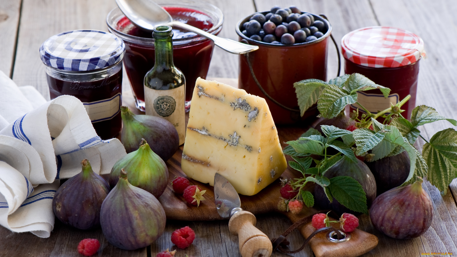 еда, разное, сыр, ягоды, натюрморт, малина, инжир, джем