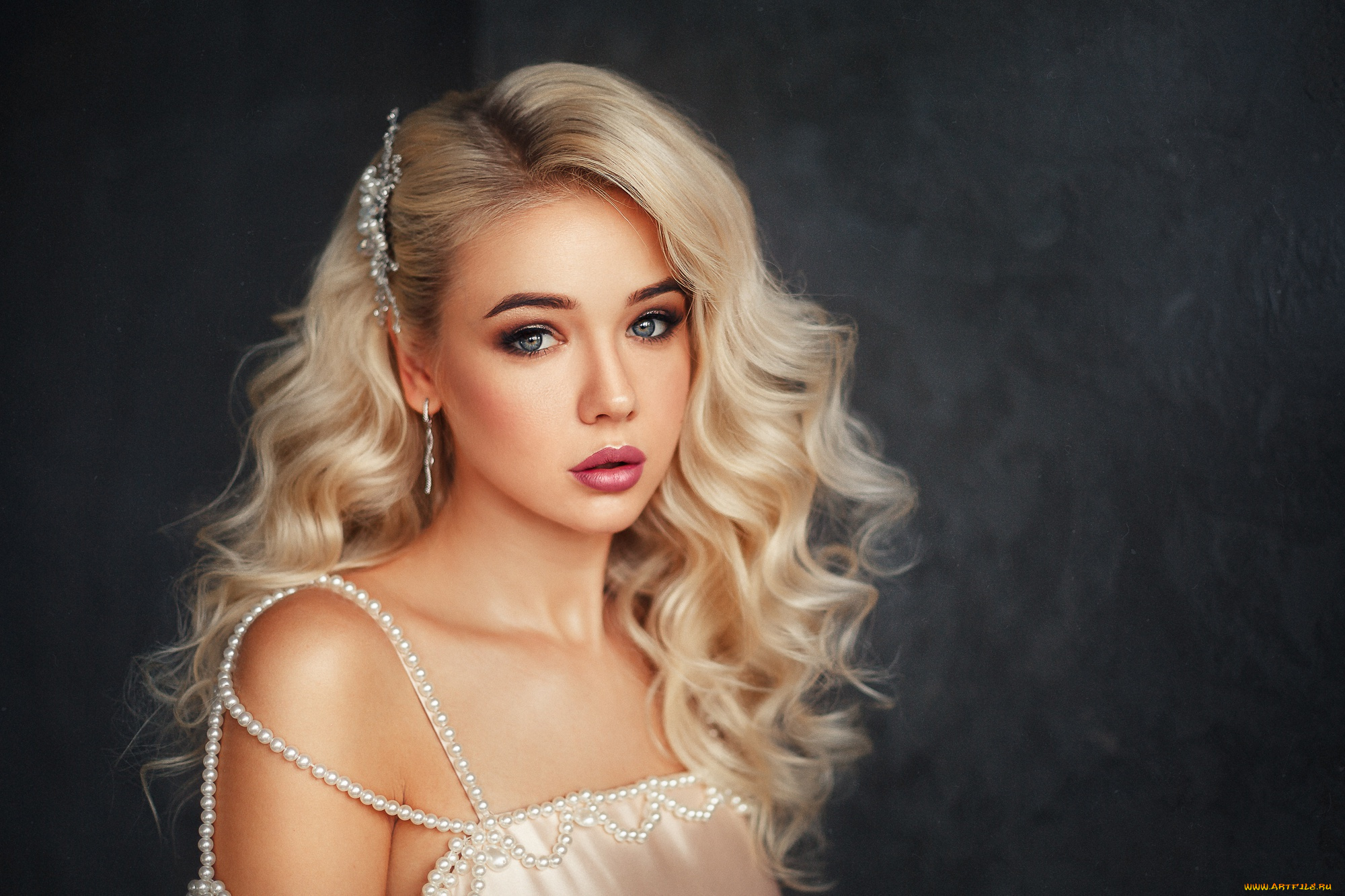 девушки, -unsort, , лица, , портреты, прическа, макияж, платье, красотка, украшения, портрет, фон, блондинка