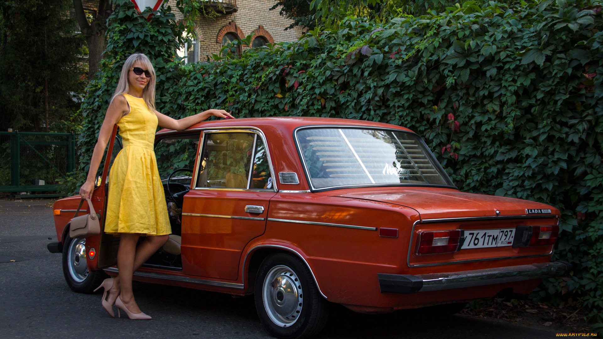 девушка, и, авто, автомобили, -авто, с, девушками, девушка, женщина, блондинка, светловолосая, сексуальная, модель, звезда, позирует, разная, обувь, верхняя, стильная, одежда, нижнее, эротическое, бельё, трусы, лифчик, колготки, чулки, аксессуары, макияж, и, множество, элементов, на, фотографии