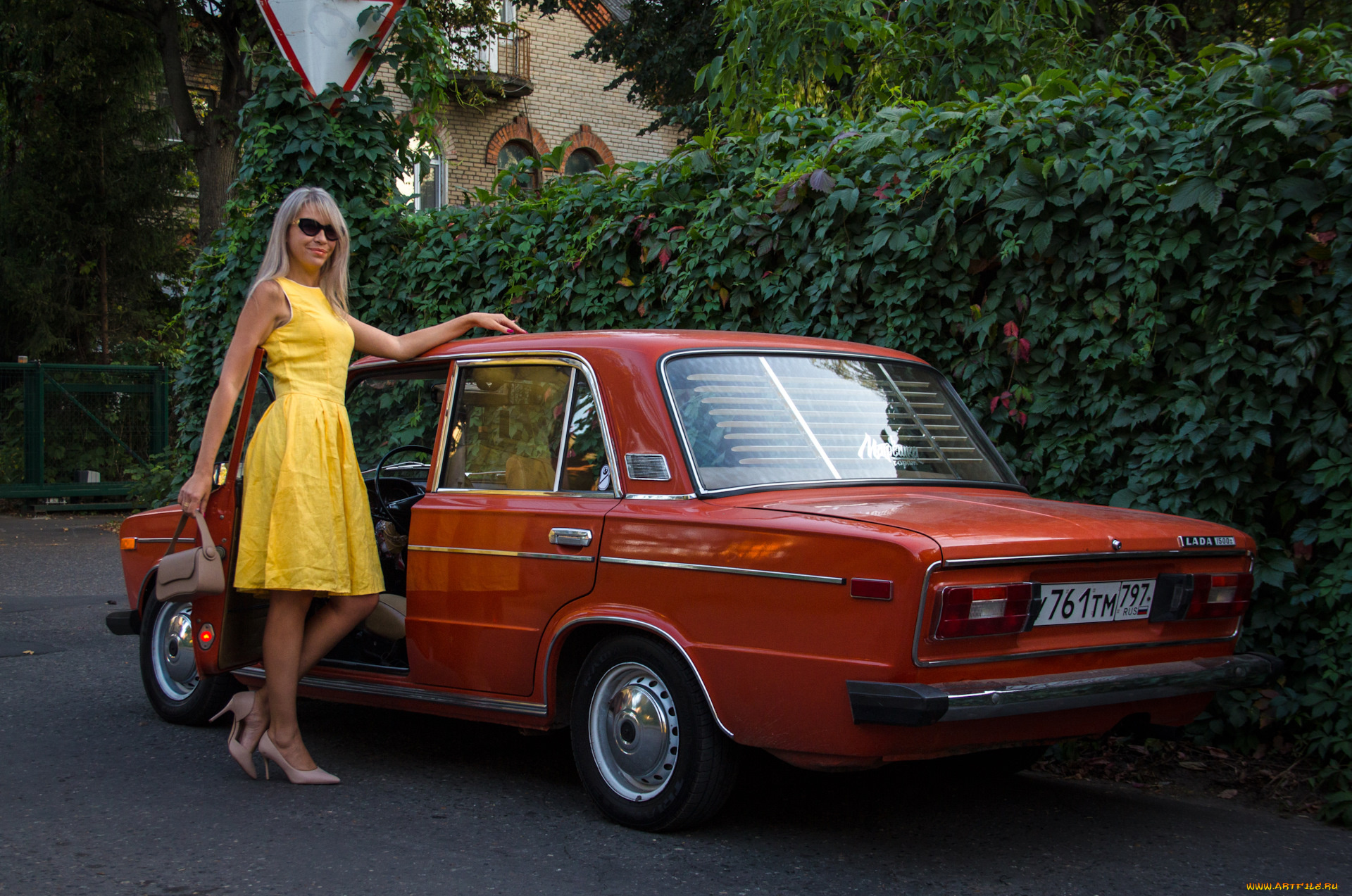 девушка, и, авто, автомобили, -авто, с, девушками, девушка, женщина, блондинка, светловолосая, сексуальная, модель, звезда, позирует, разная, обувь, верхняя, стильная, одежда, нижнее, эротическое, бельё, трусы, лифчик, колготки, чулки, аксессуары, макияж, и, множество, элементов, на, фотографии