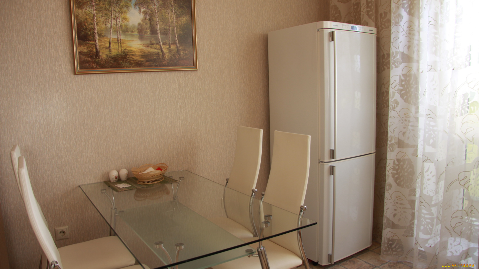 интерьер, кухня, стол, стулья, холдильник