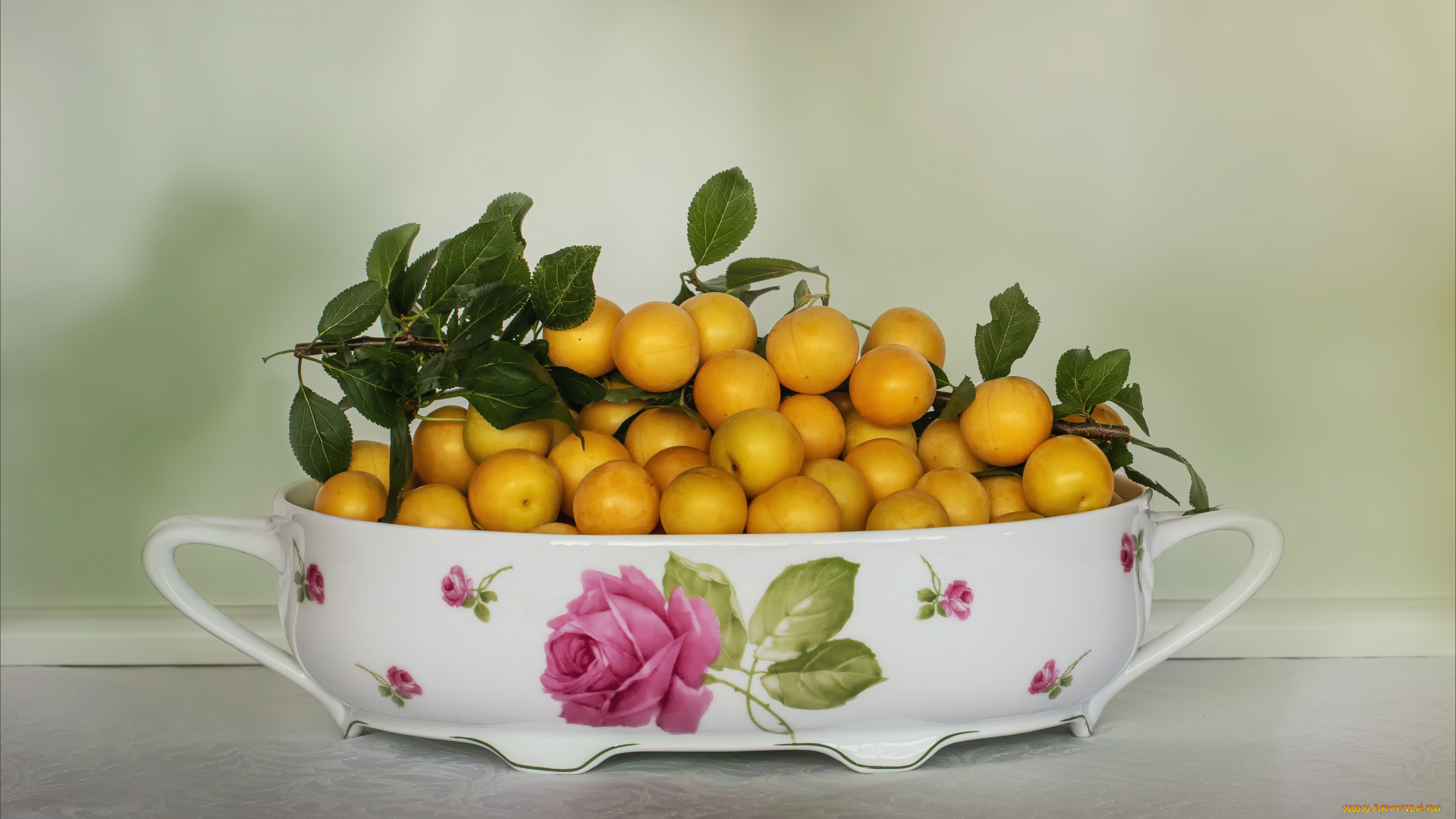 еда, персики, , сливы, , абрикосы, стол, стена, желтые, урожай, плоды, тарелка, миска, натюрморт, сливы, вазочка, слива, керамика