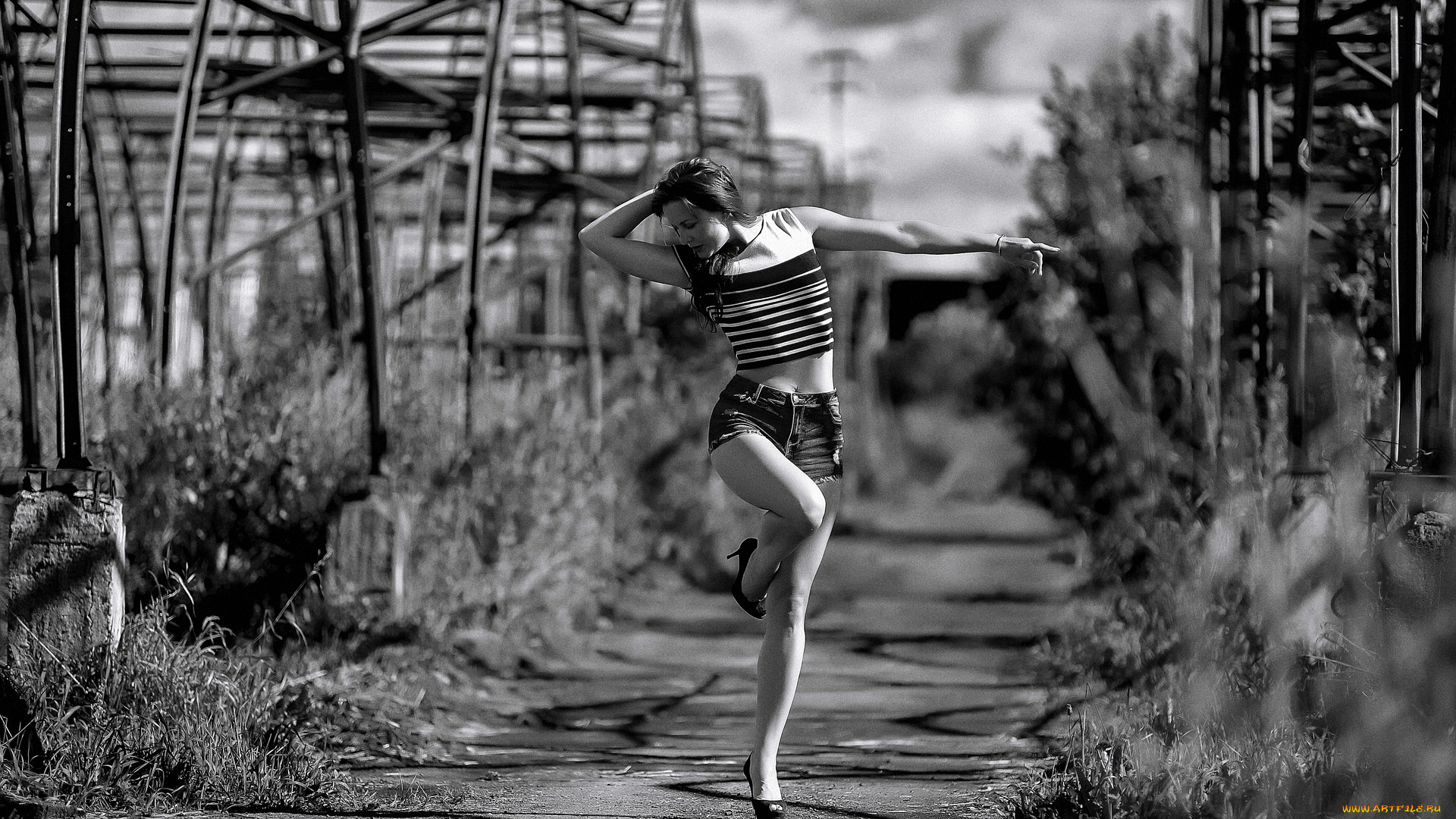 сексуальная, девушка, девушки, -, черно-белые, девушка, женщина, брюнетка, темноволосая, сексуальная, модель, звезда, позирует, разная, обувь, верхняя, стильная, одежда, нижнее, эротическое, бельё, трусы, лифчик, колготки, чулки, аксессуары, макияж, и, множество, элементов, на, фотографии