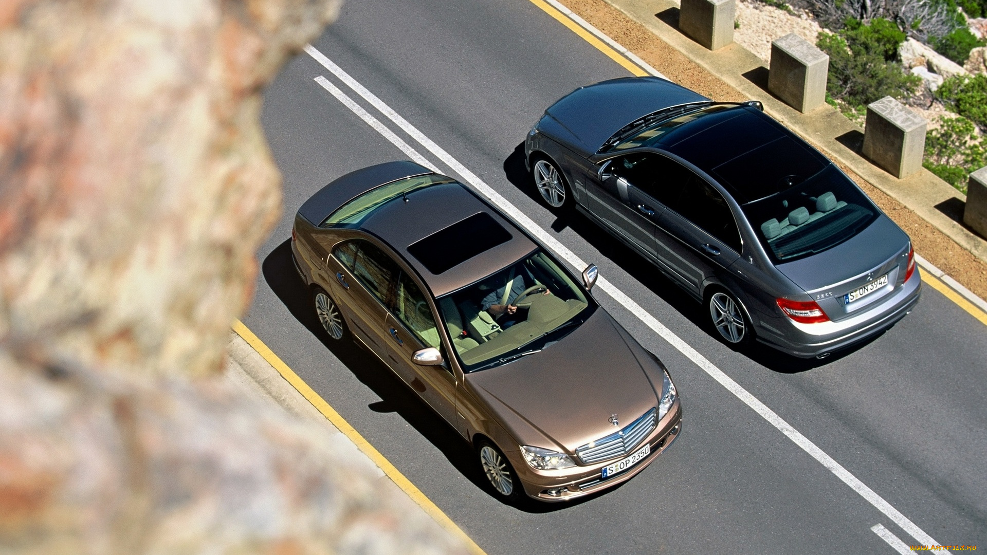 автомобили, mercedes-benz, трасса, шоссе, дорога, скала, пара, мерседесы, серебристые