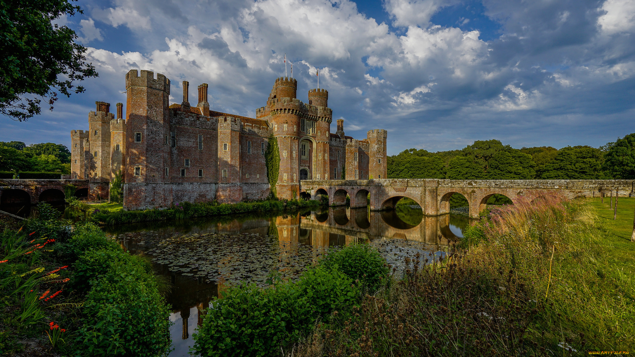herstmonceux, castle, города, замки, англии, замок, мост, пруд