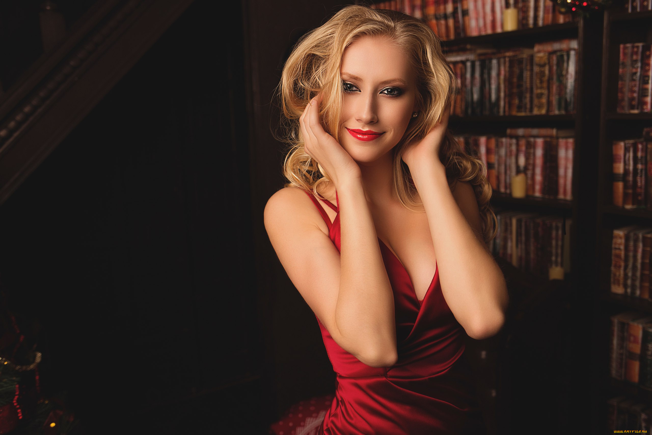 девушки, -unsort, , блондинки, , светловолосые, улыбка, блондинка, книги, книжные, полки, красное, платье, модель, женщины, в, помещении