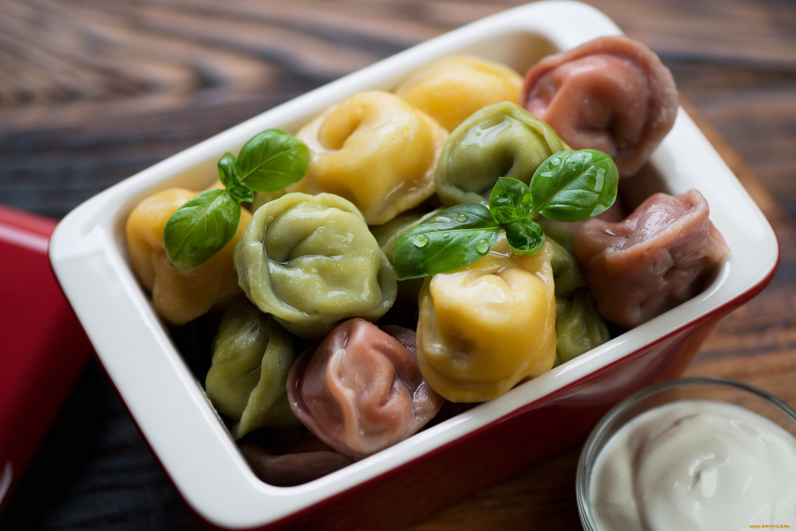 еда, пельмени, , манты, , вареники, базилик, сметана, разноцветные