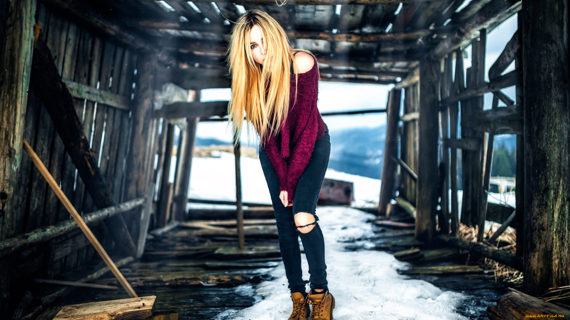 девушки, -, блондинки, , светловолосые, блондинка, свитер, джинсы, дырки, ботинки, снег, сарай