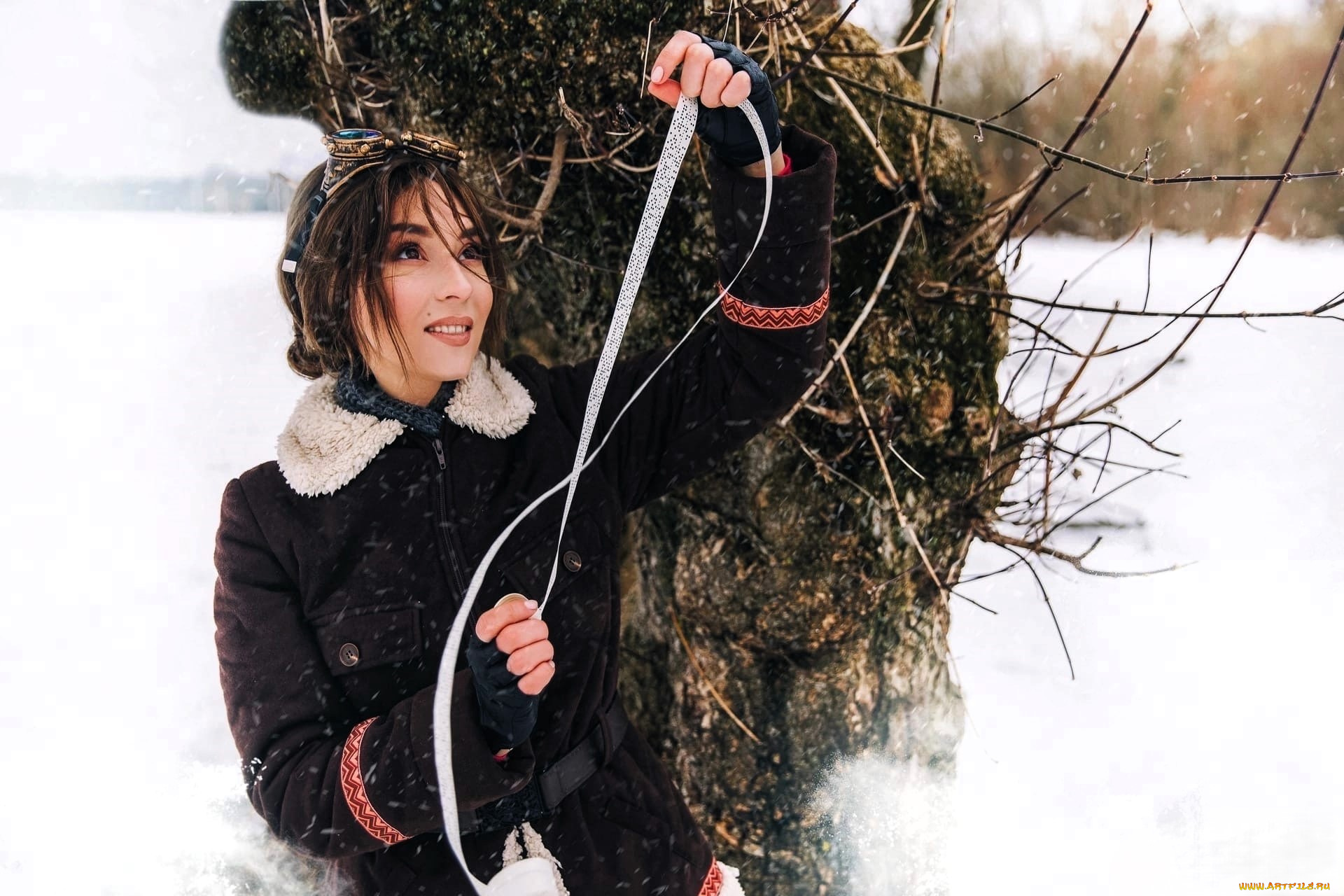 девушки, анна, шаховская, образ, косплей, наряд, костюм, очки, куртка, лента, дерево, снег, зима, сибирь