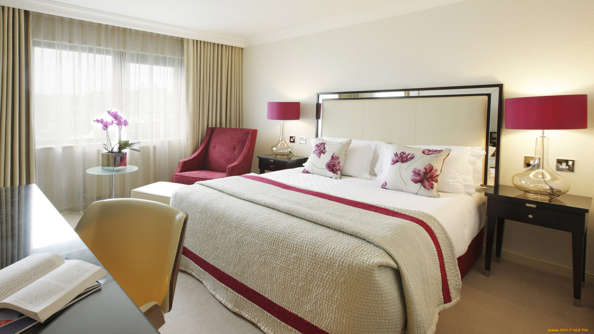 интерьер, спальня, книга, кровать, подушки, орхидеи