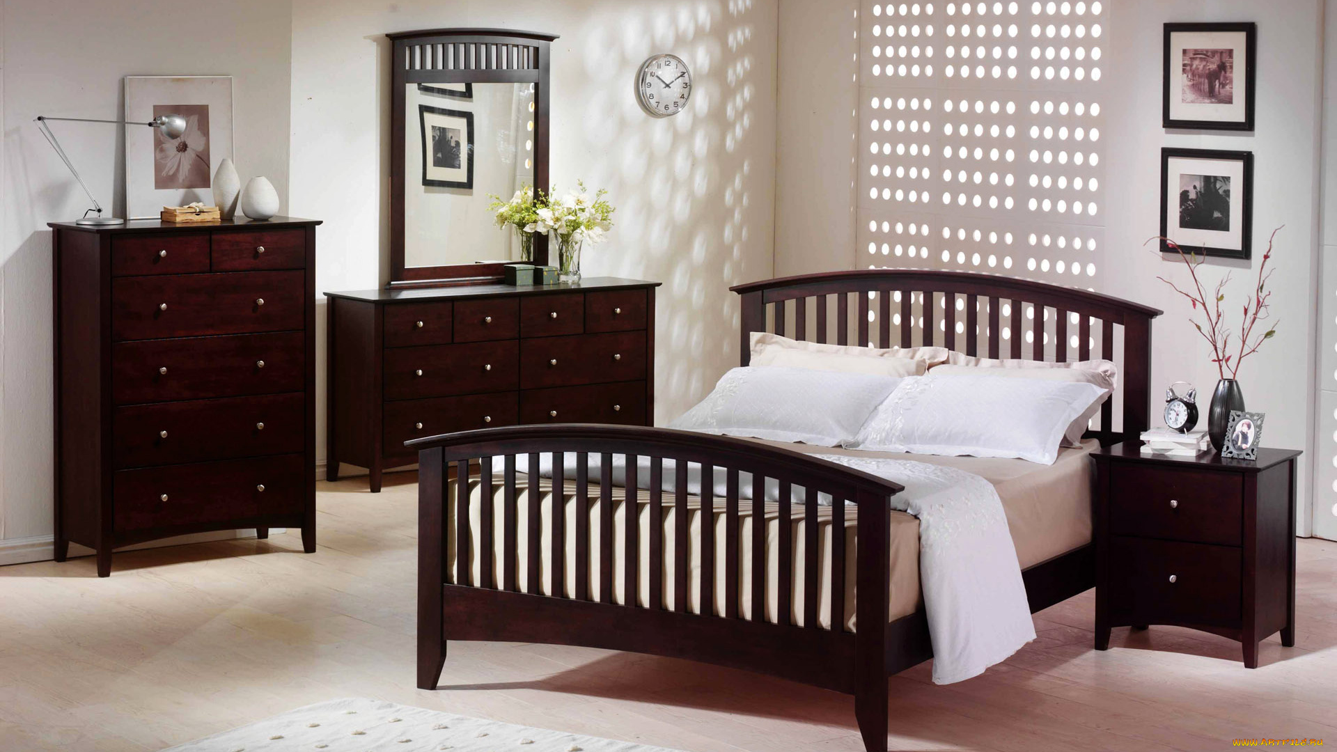 интерьер, спальня, комод, тумбочка, зеркало, кровать