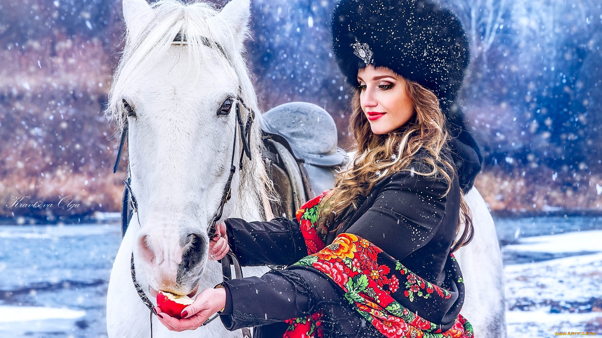 девушки, -unsort, , блондинки, яблоко, платок, лошадь, девушка, снег, шапка