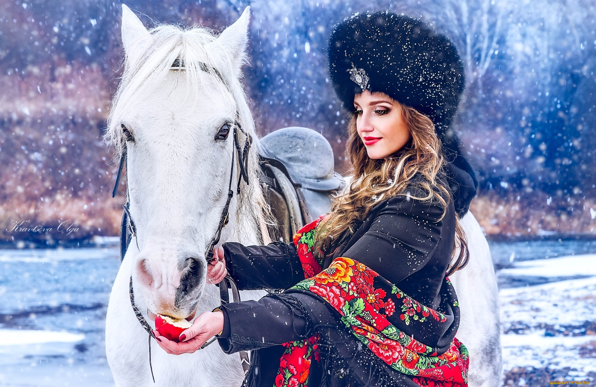 девушки, -unsort, , блондинки, яблоко, платок, лошадь, девушка, снег, шапка