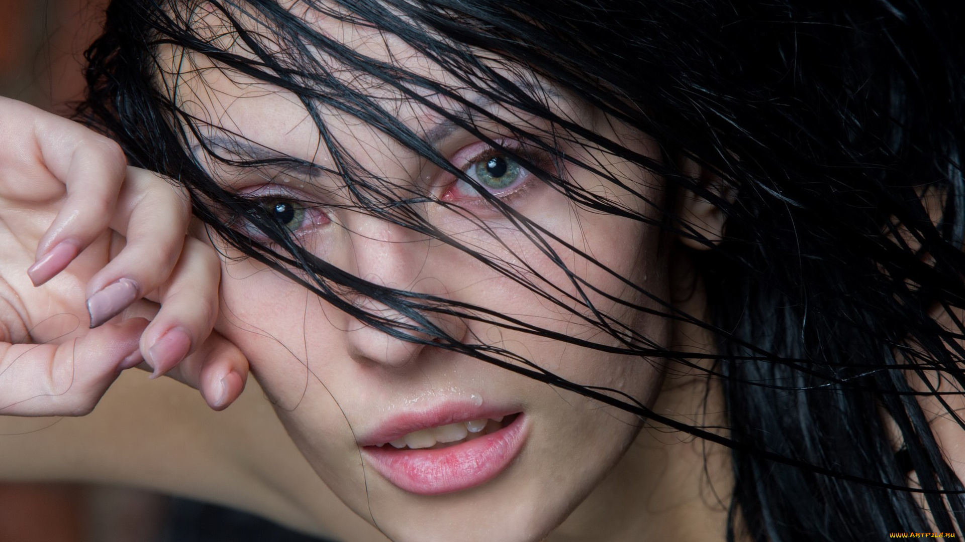 девушки, -unsort, , лица, , портреты, брюнетка, улыбка, rafaella, лицо, мокрая, рука