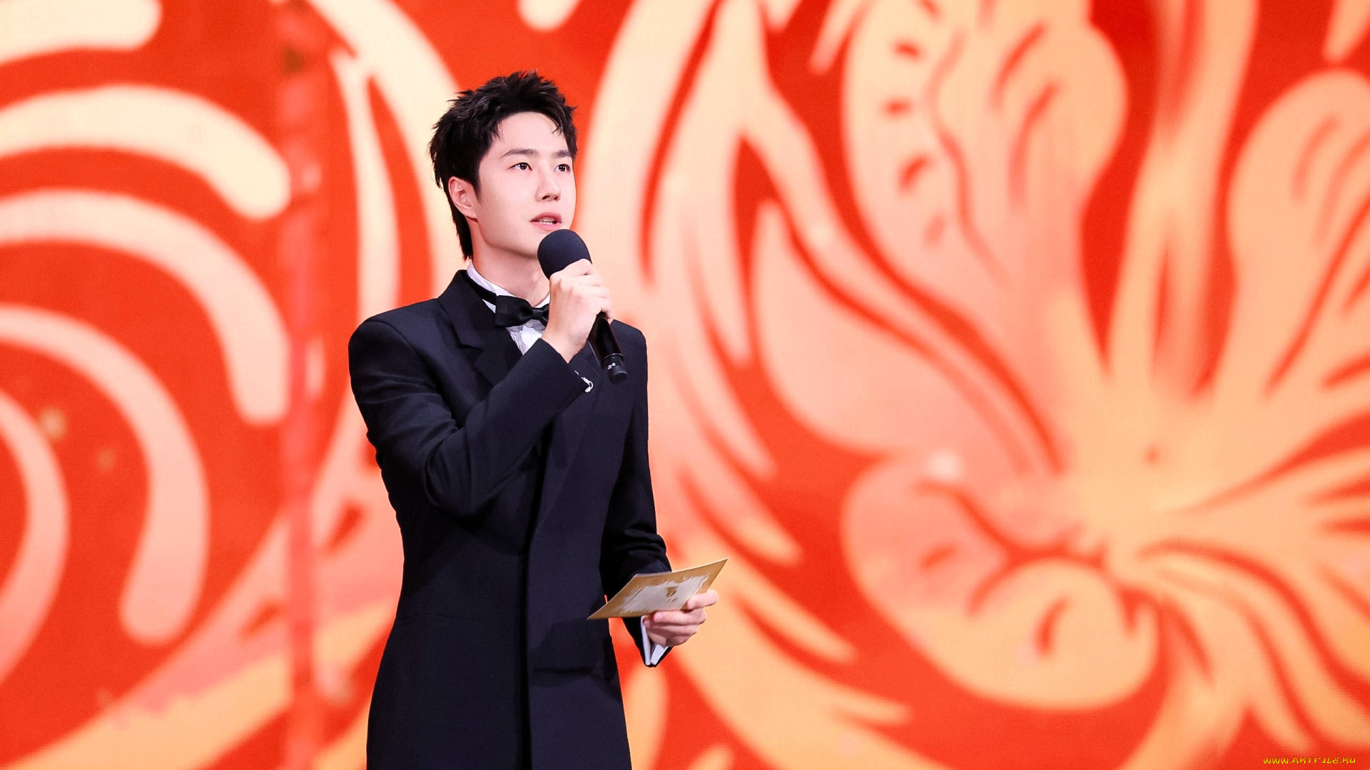 мужчины, wang, yi, bo, актер, костюм, микрофон, карточка, сцена