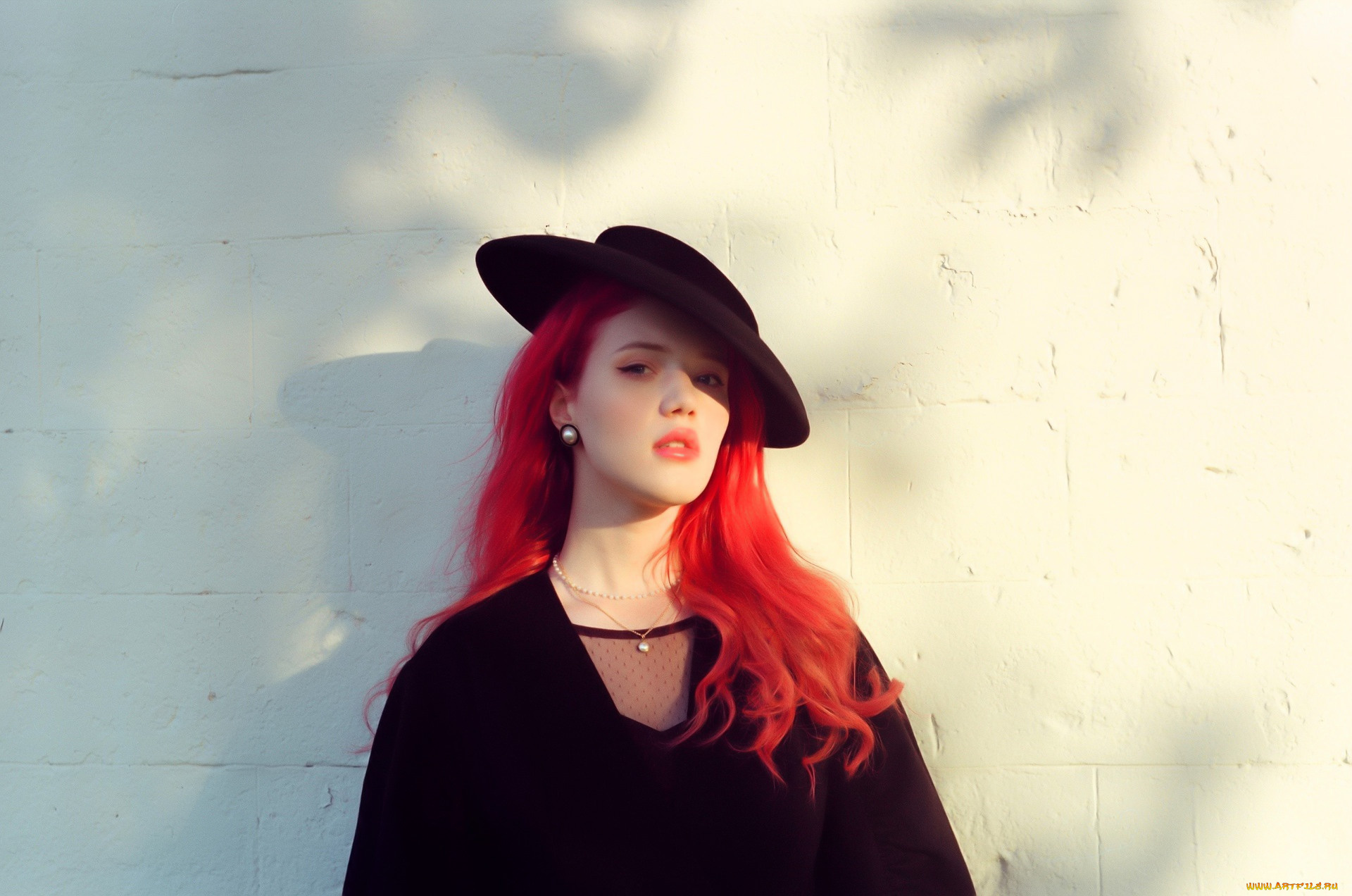 девушки, лада, люмос, красноволосая, шляпа, стена