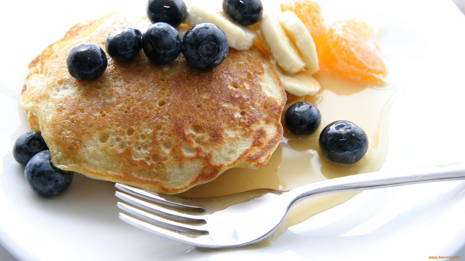 еда, блины, оладьи, голубика, мандарин, вилка, мед, блинчики, банан