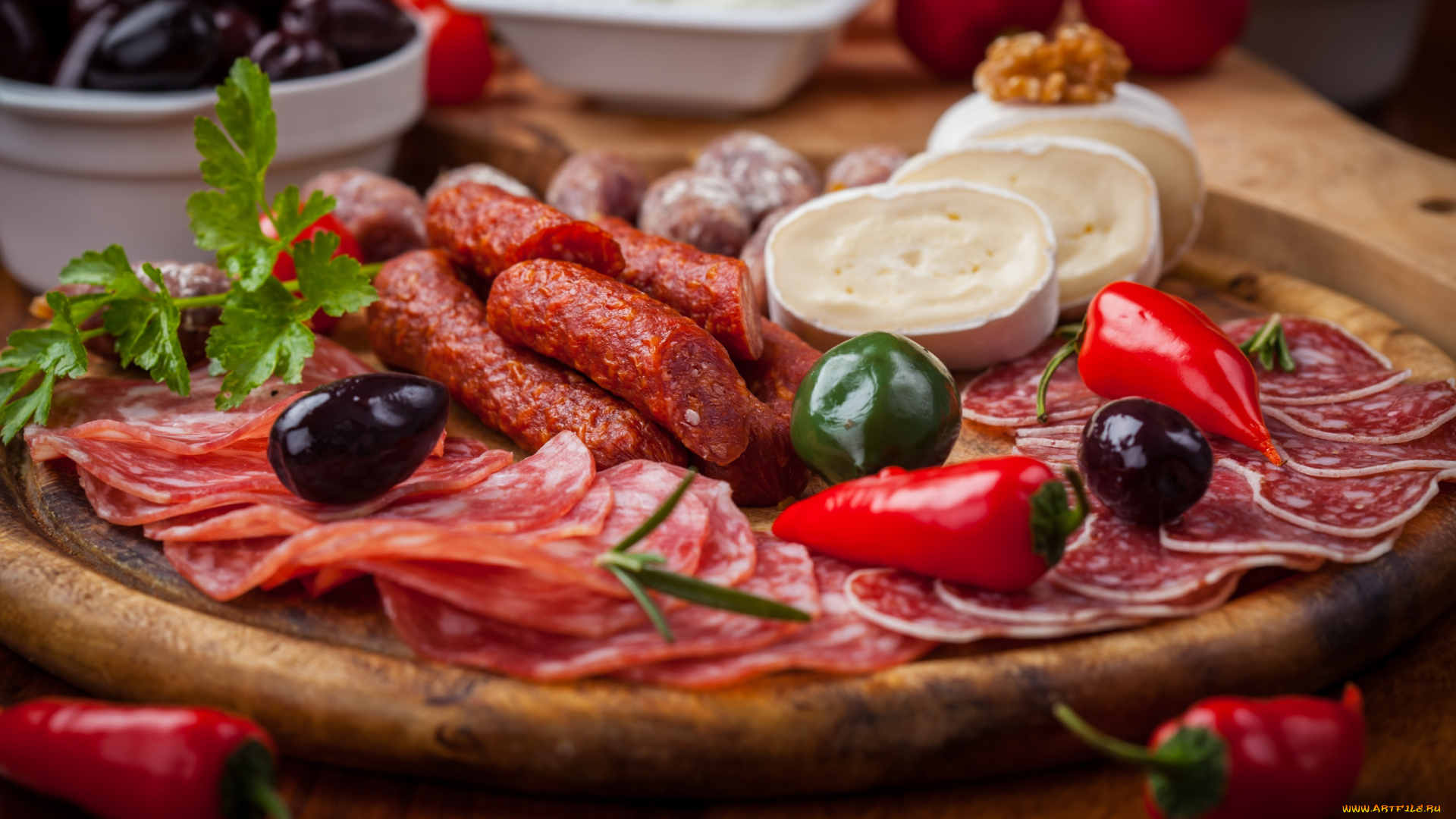 еда, разное, перец, оливки, бекон, мясо, колбаса, салями, сыр, зелень, маслины, петрушка