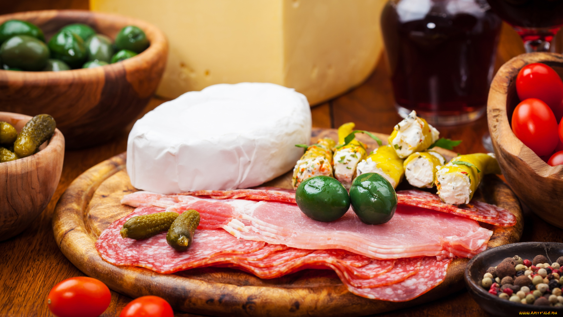 еда, разное, помидоры, перец, балык, ветчина, колбаса, огурчики, мясо, оливки, вино, огурцы, сыр