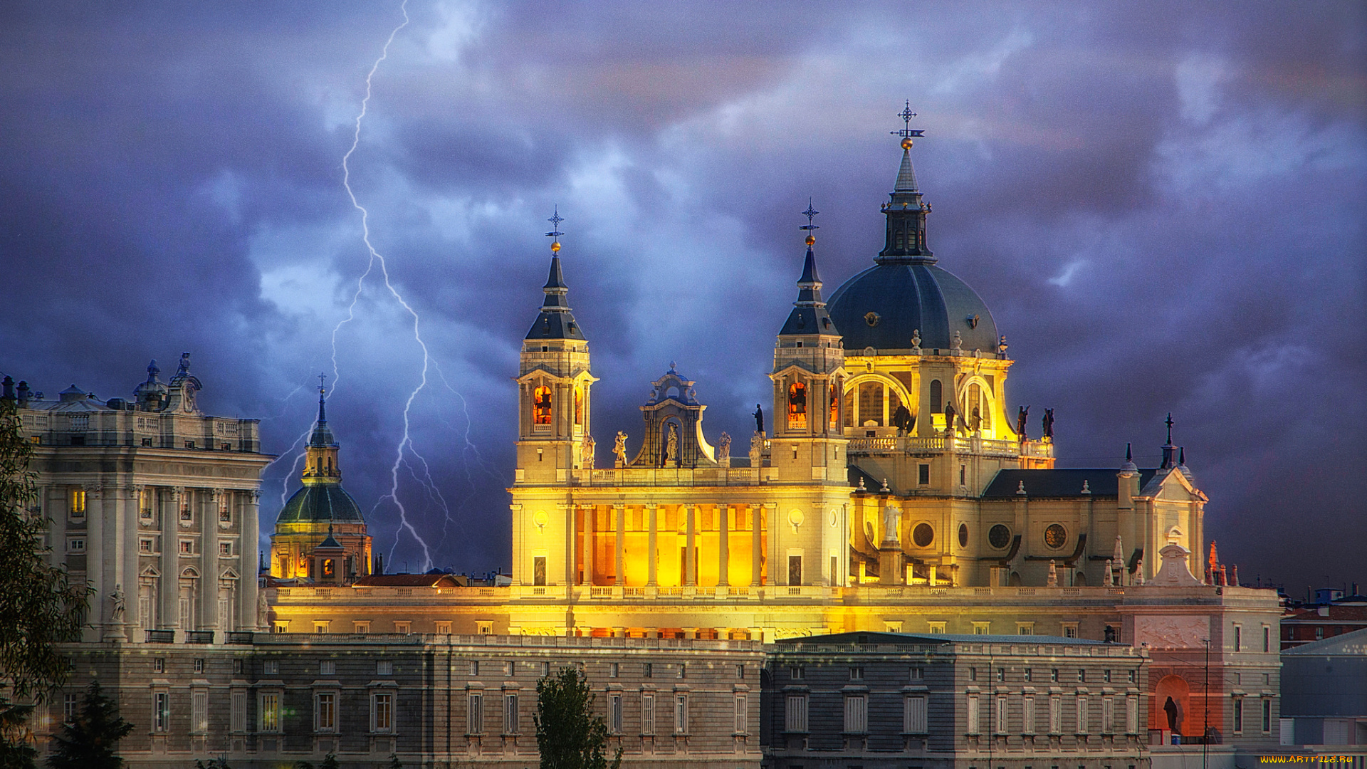 города, мадрид, , испания, мадрид, купол, тучи, собор, санта-мария-де-ла-альмудена, пейзаж, молния, небо