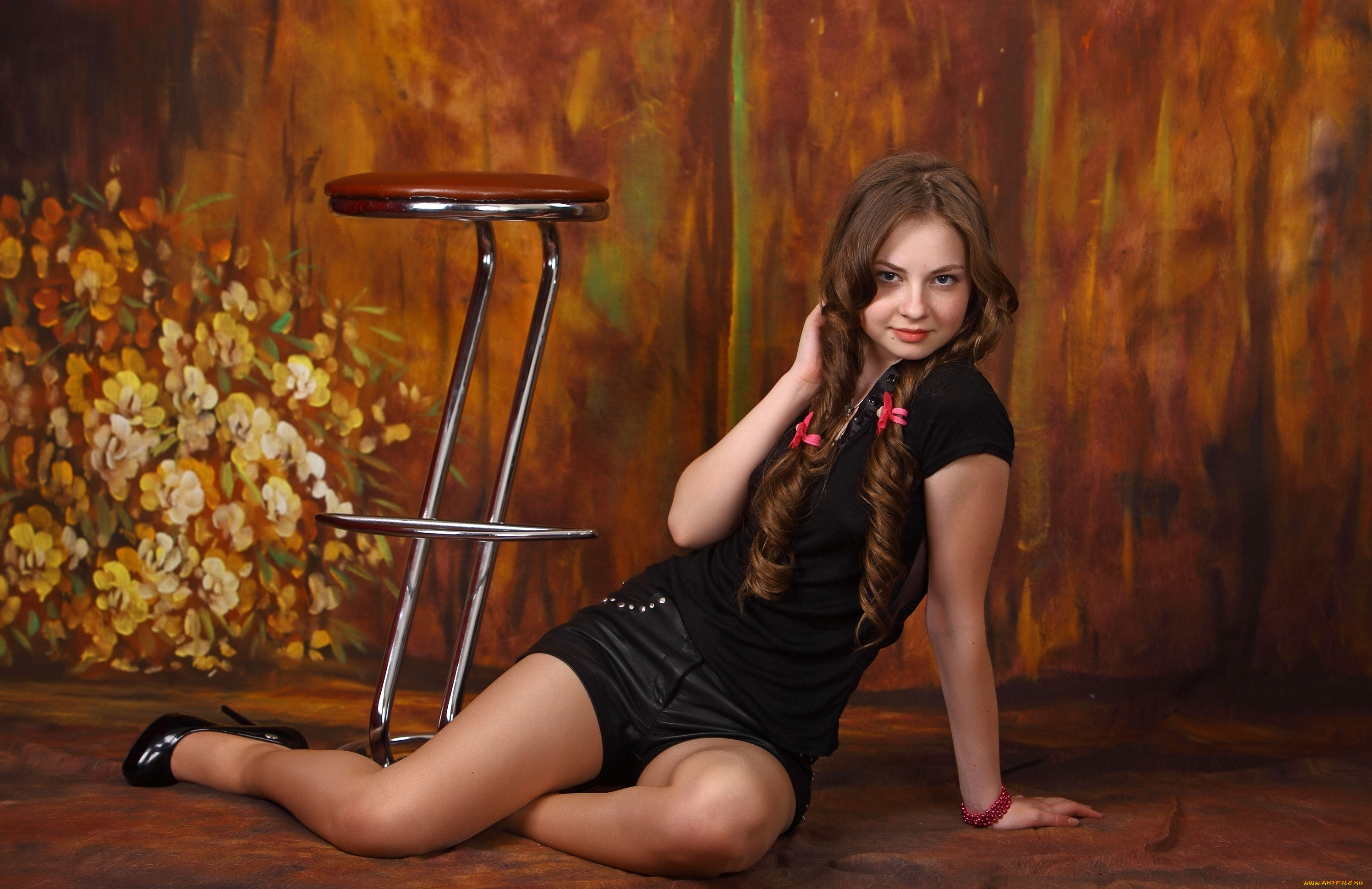 девушки, -unsort, , брюнетки, , шатенки, фон, взгляд, поза, ножки, няшка, девушка, секси, милая, брюнетка, очаровательная