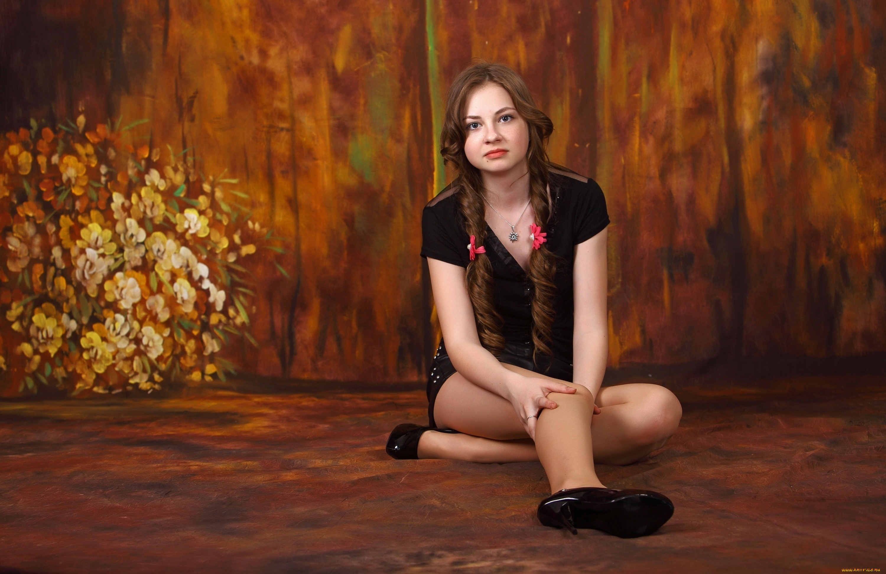 девушки, -unsort, , брюнетки, , шатенки, брюнетка, очаровательная, девушка, секси, милая, фон, взгляд, поза, ножки, няшка