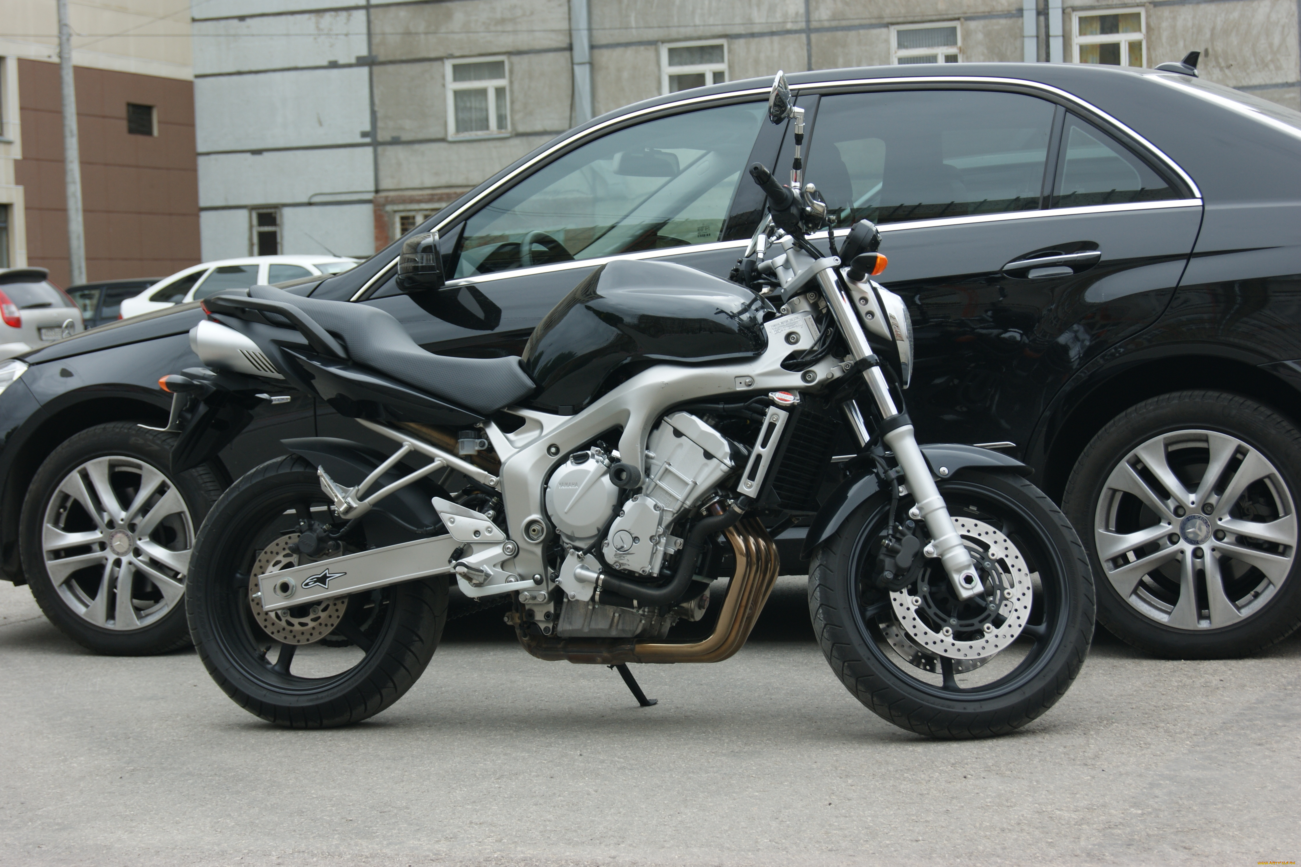 мотоциклы, yamaha, мотоцикл, автомобиль, дорога, здание, столб