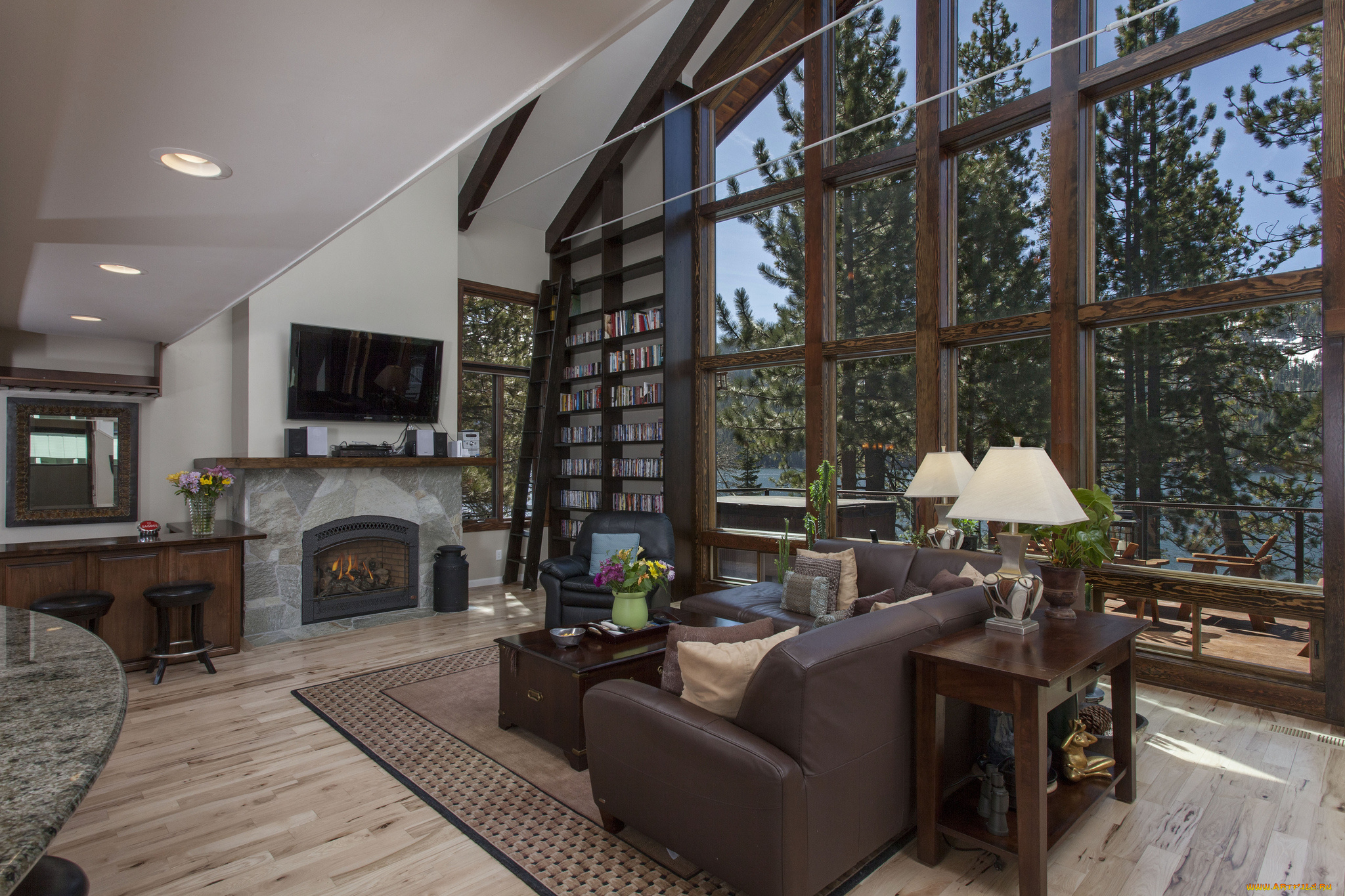 интерьер, гостиная, окна, камин, диван