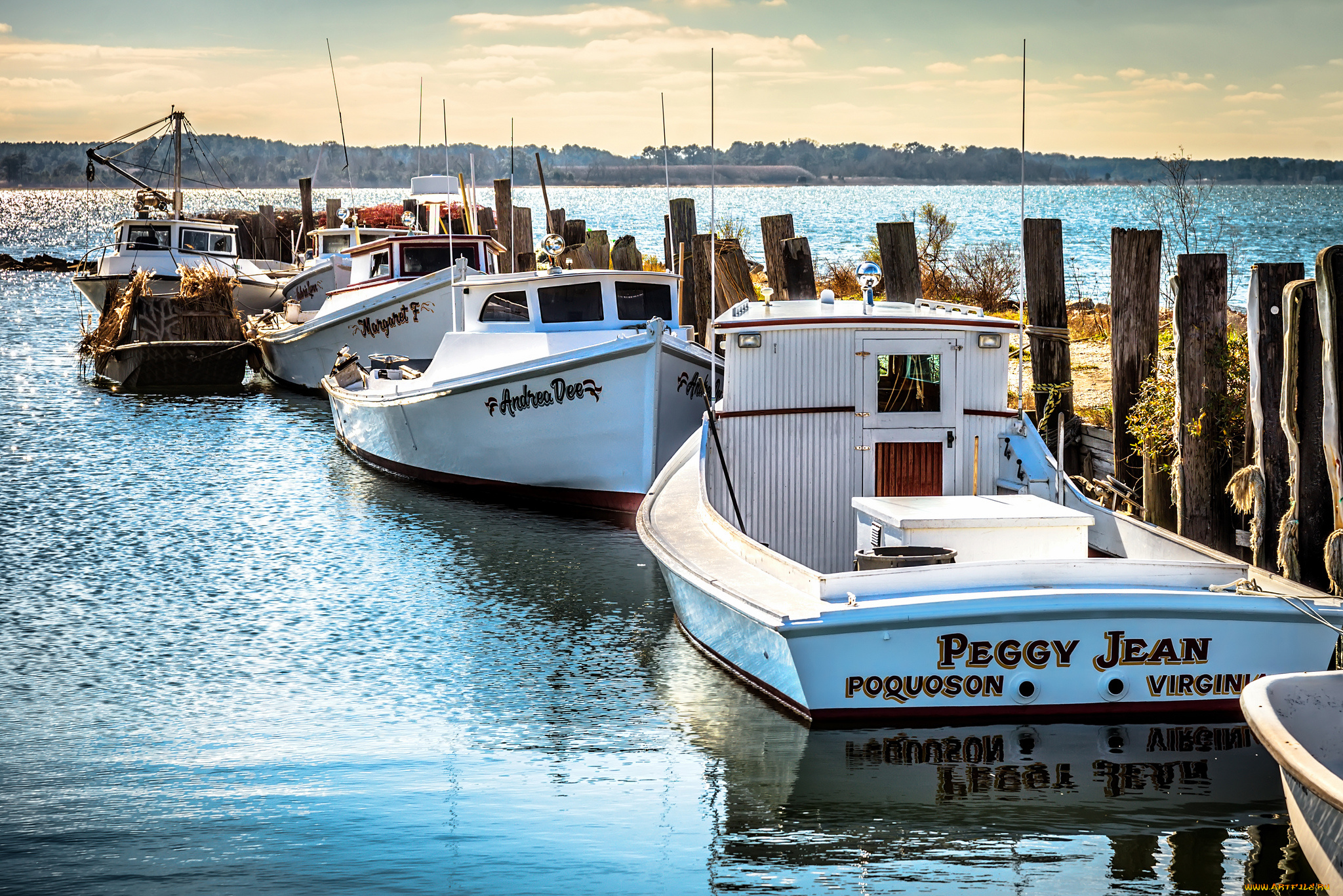 корабли, катера, причал