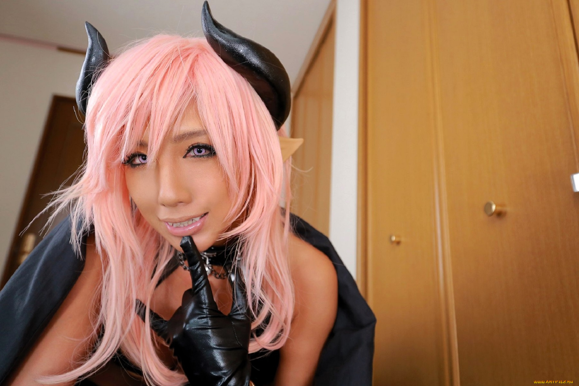 девушки, nonsummerjack, образ, костюм, косплей, наряд, рога, крылья, хвост, перчатки, шкаф