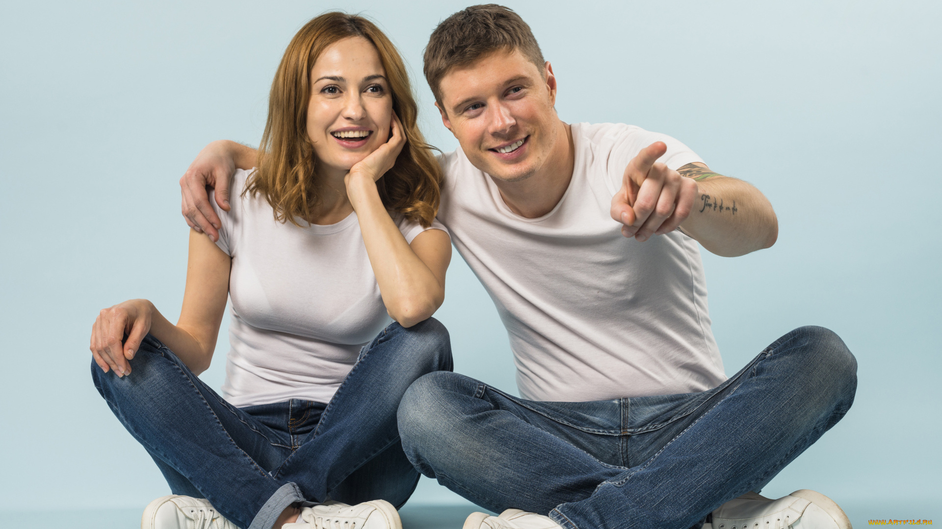 разное, мужчина, женщина, девушка, парень, разговор, улыбки, футболки, джинсы