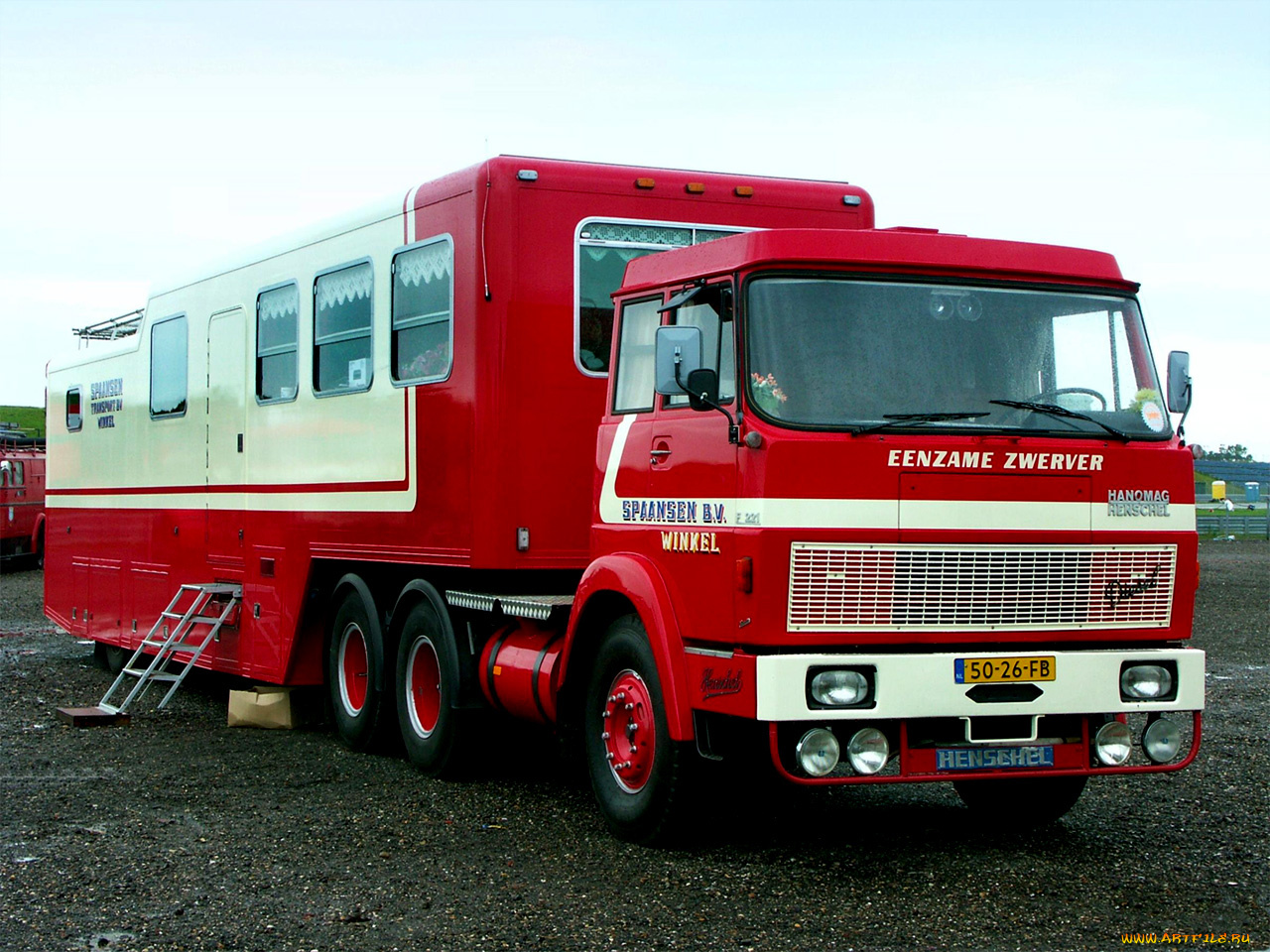 автомобили, грузовики