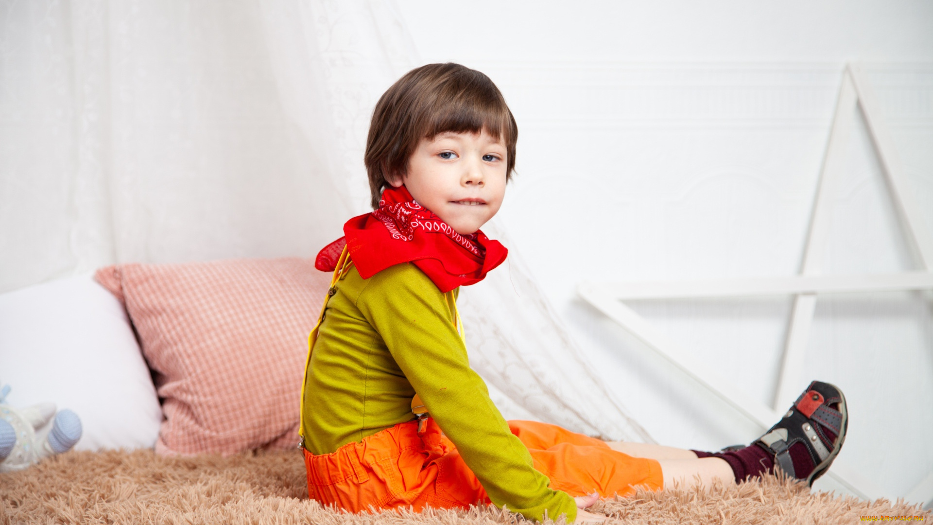 разное, дети, ребенок, платок, подушки, кровать