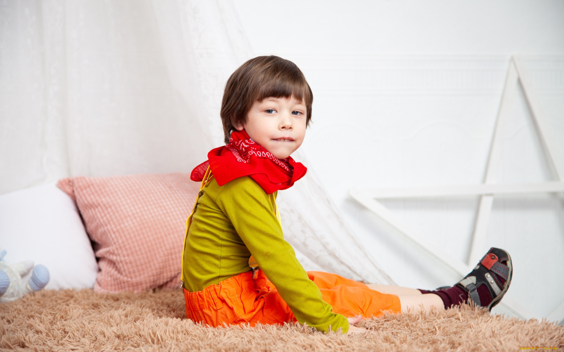 разное, дети, ребенок, платок, подушки, кровать