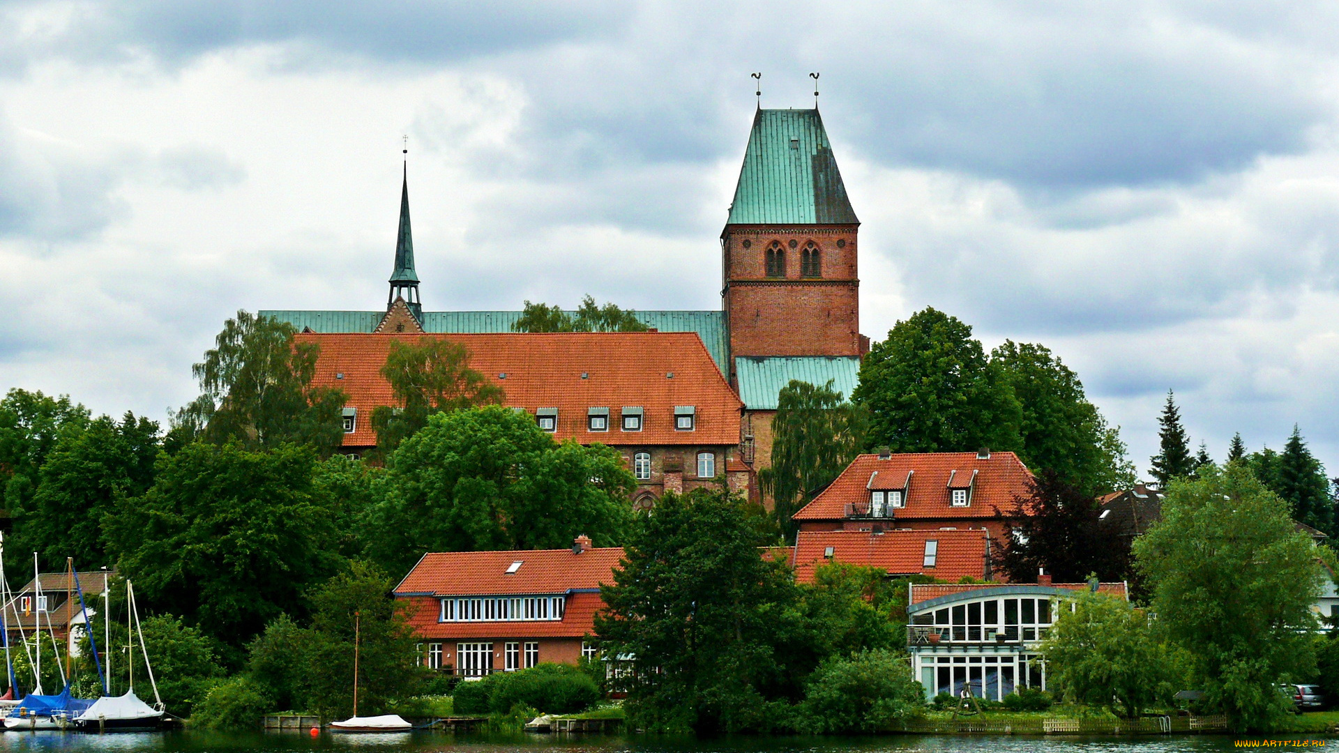 германия, ратцебург, города, здания, дома, река, причалы, яхты, деревья