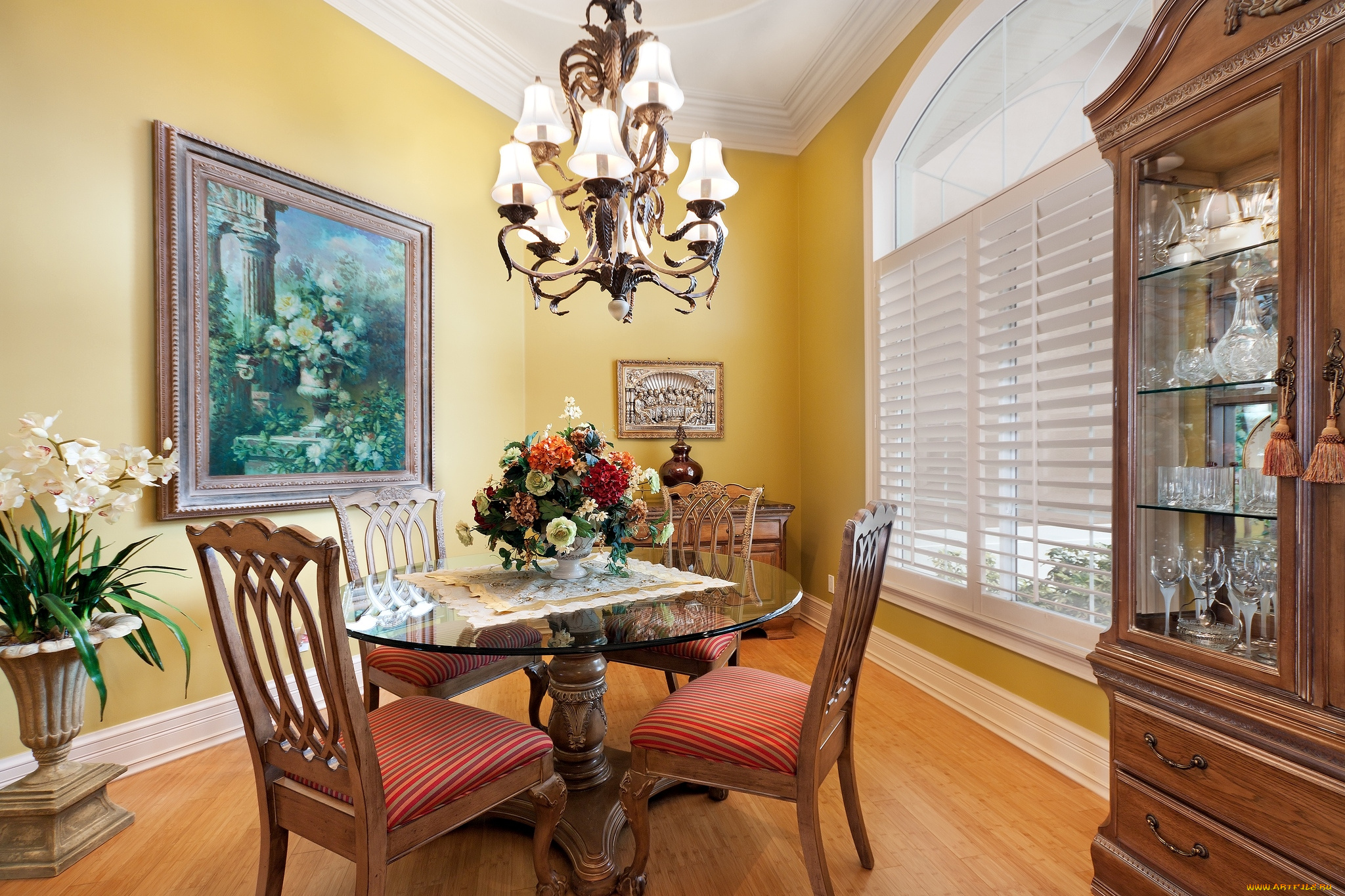 интерьер, столовая, стол, стулья, букет, люстра