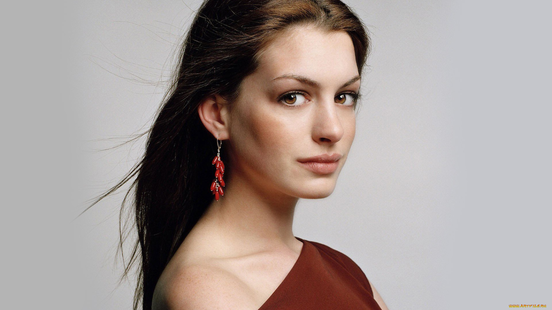 девушки, anne, hathaway, энн, хэтуэй, актриса, улыбка, лицо, серьги