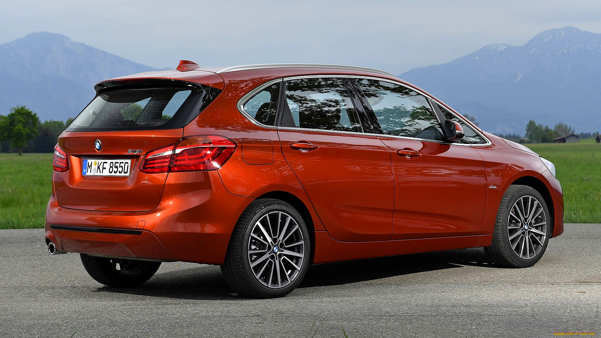 bmw, 2-series, active, tourer, 2018, автомобили, bmw, красный, дорога, луг, трава, деревья, горы