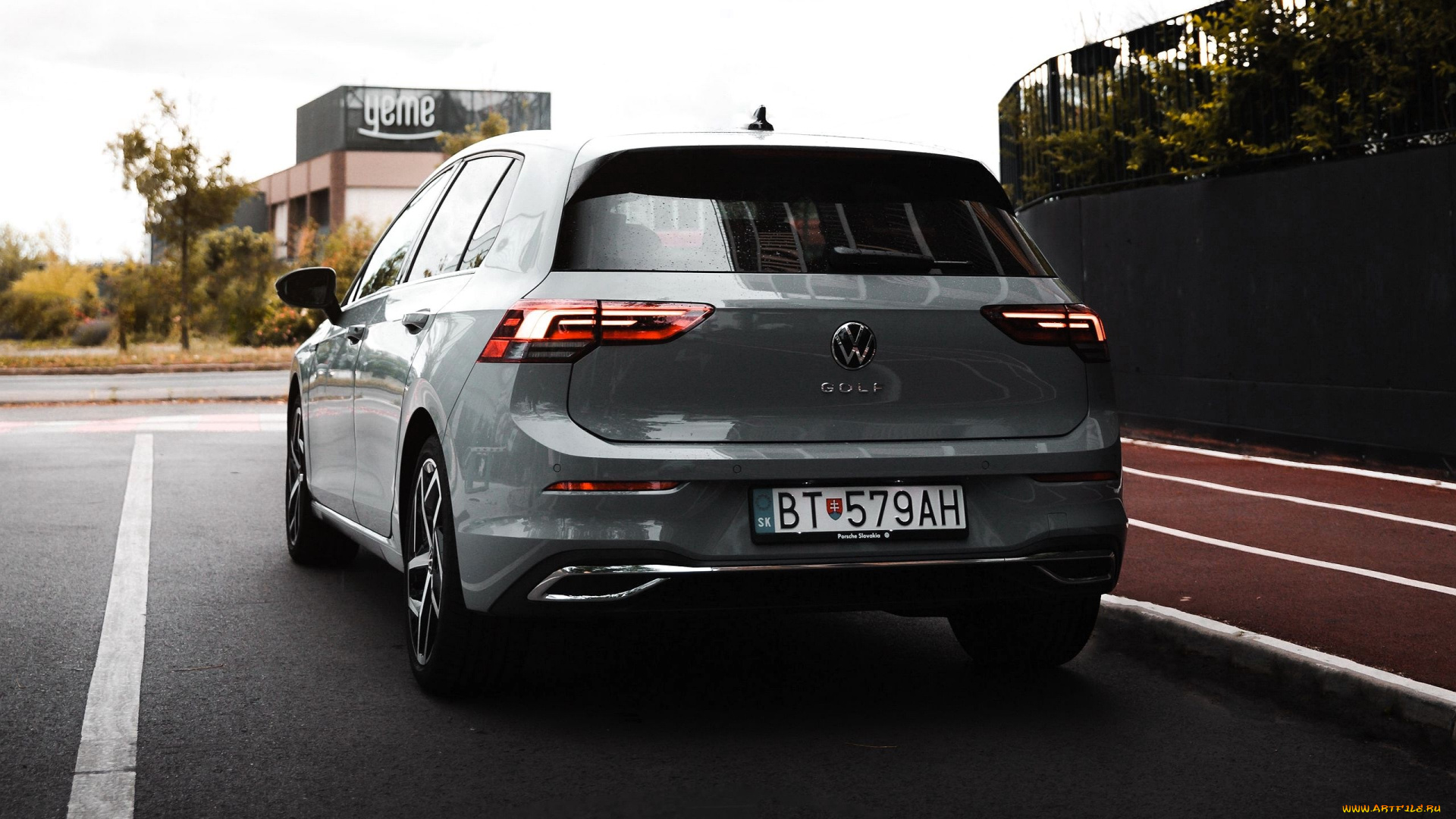 volkswagen, golf, viii, автомобили, volkswagen, серебристый, дорога, здания, деревья