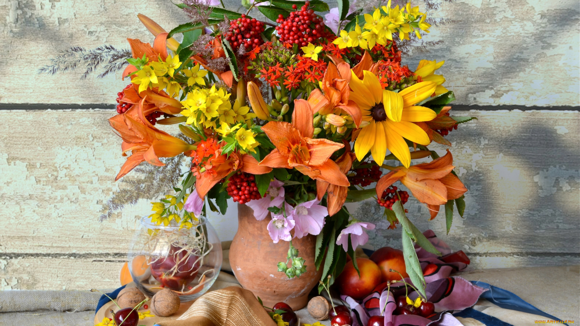 еда, натюрморт, вербена, вербейник, лето, букет, рябина, яркий, нектарин, вишня, лилии, орехи, мальва