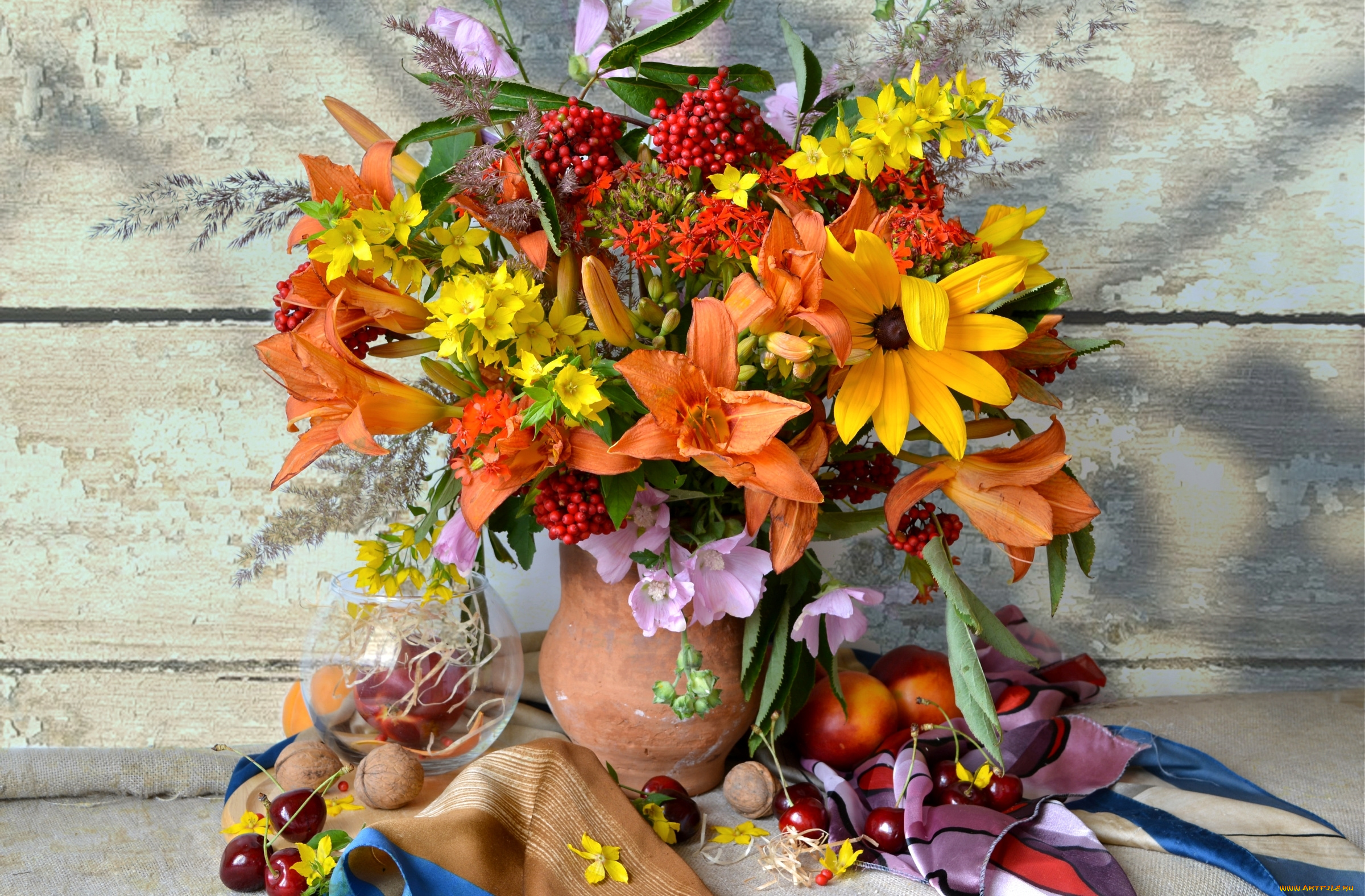 еда, натюрморт, вербена, вербейник, лето, букет, рябина, яркий, нектарин, вишня, лилии, орехи, мальва